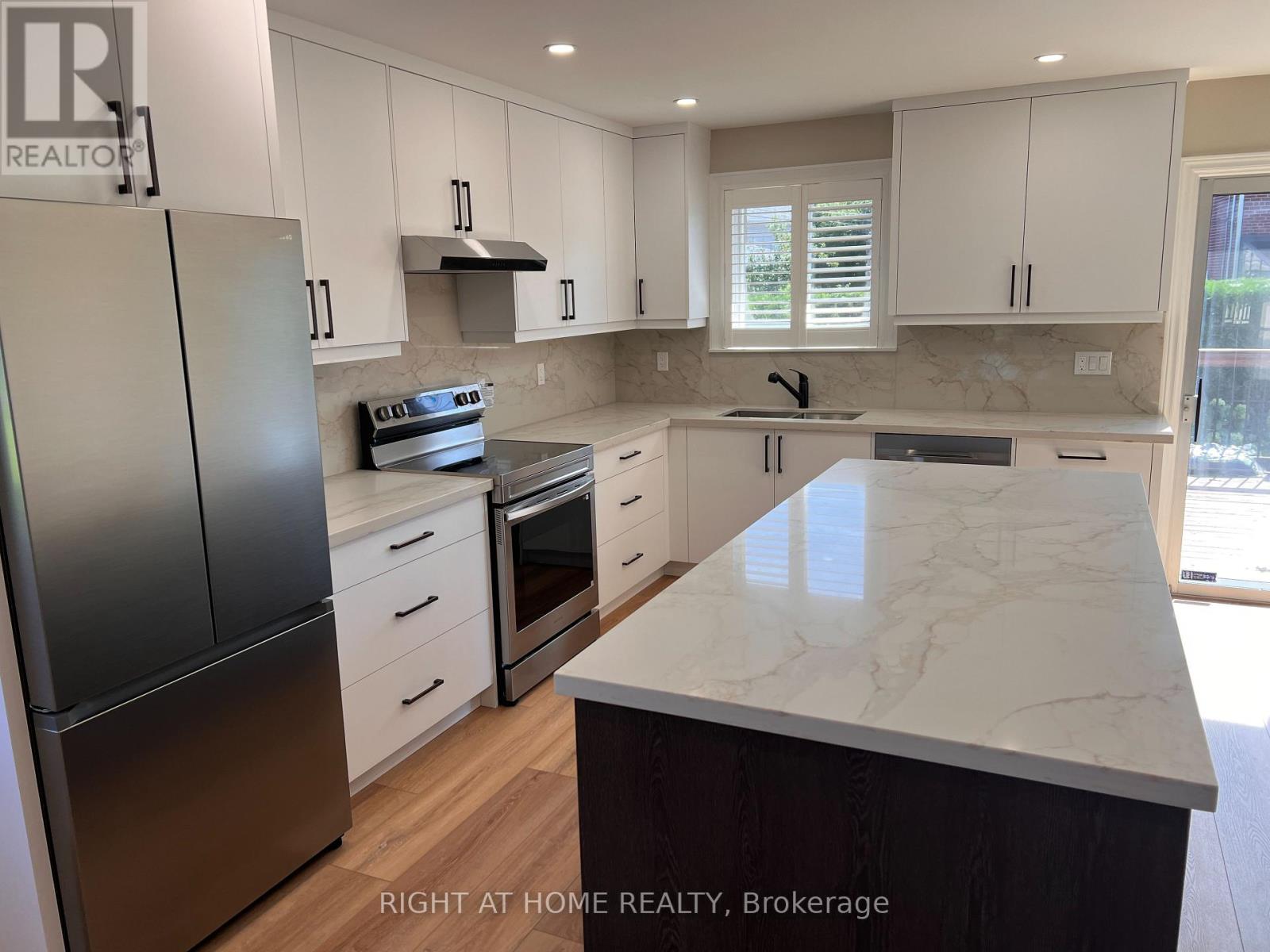 Upper - 30 Norbert Crescent, Toronto, Ontario  M9C 3J9 - Photo 5 - W13778708