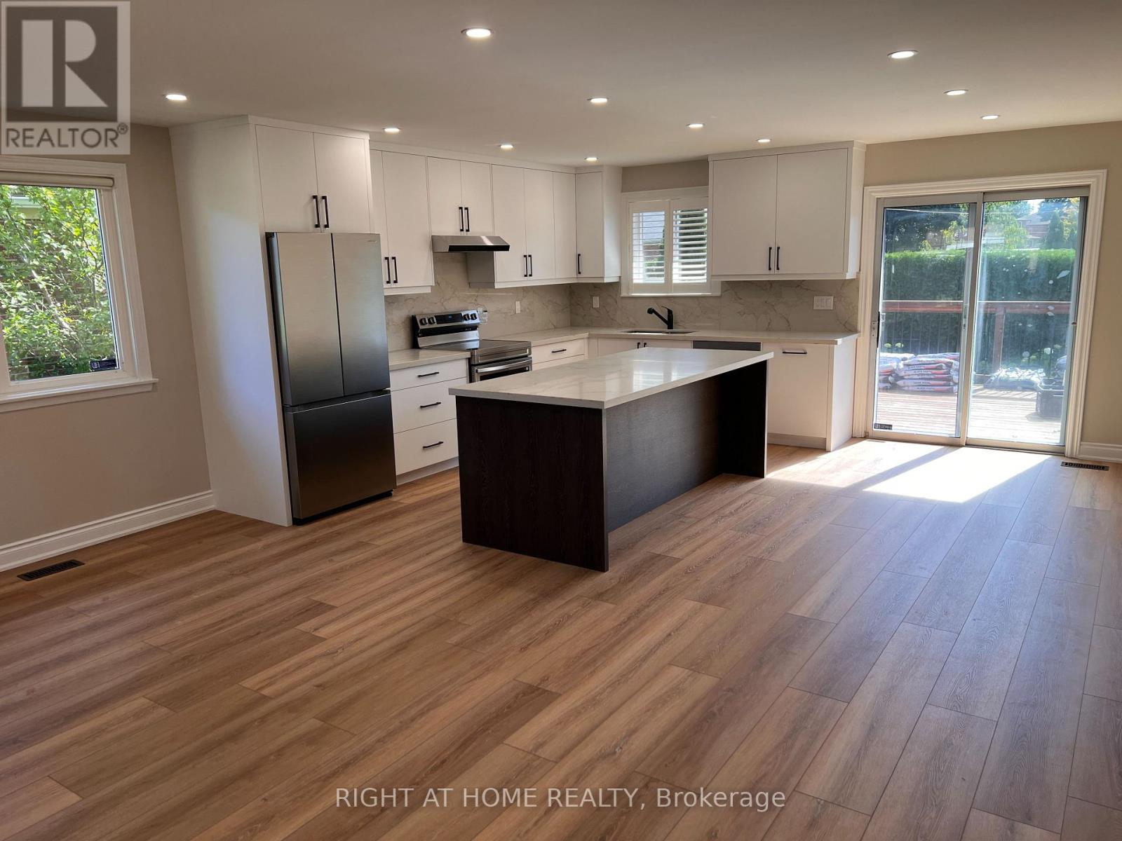 Upper - 30 Norbert Crescent, Toronto, Ontario  M9C 3J9 - Photo 6 - W13778708