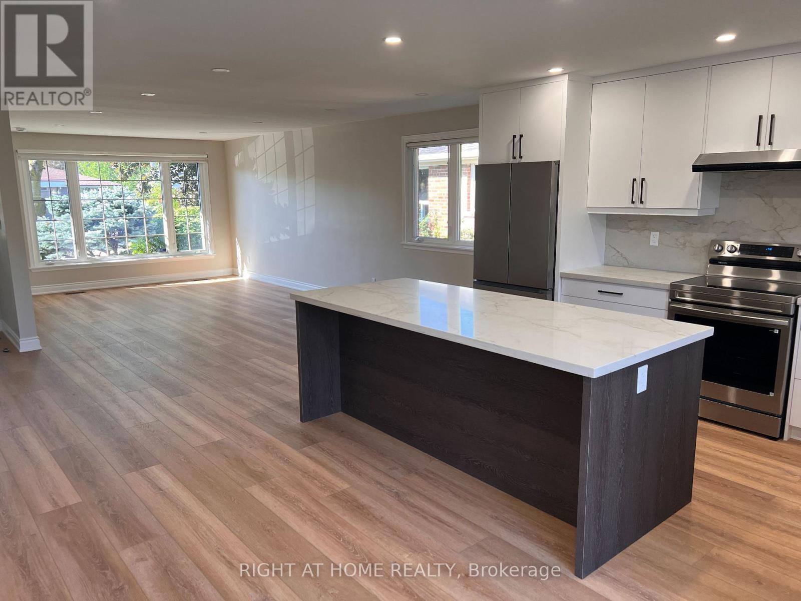 Upper - 30 Norbert Crescent, Toronto, Ontario  M9C 3J9 - Photo 8 - W13778708