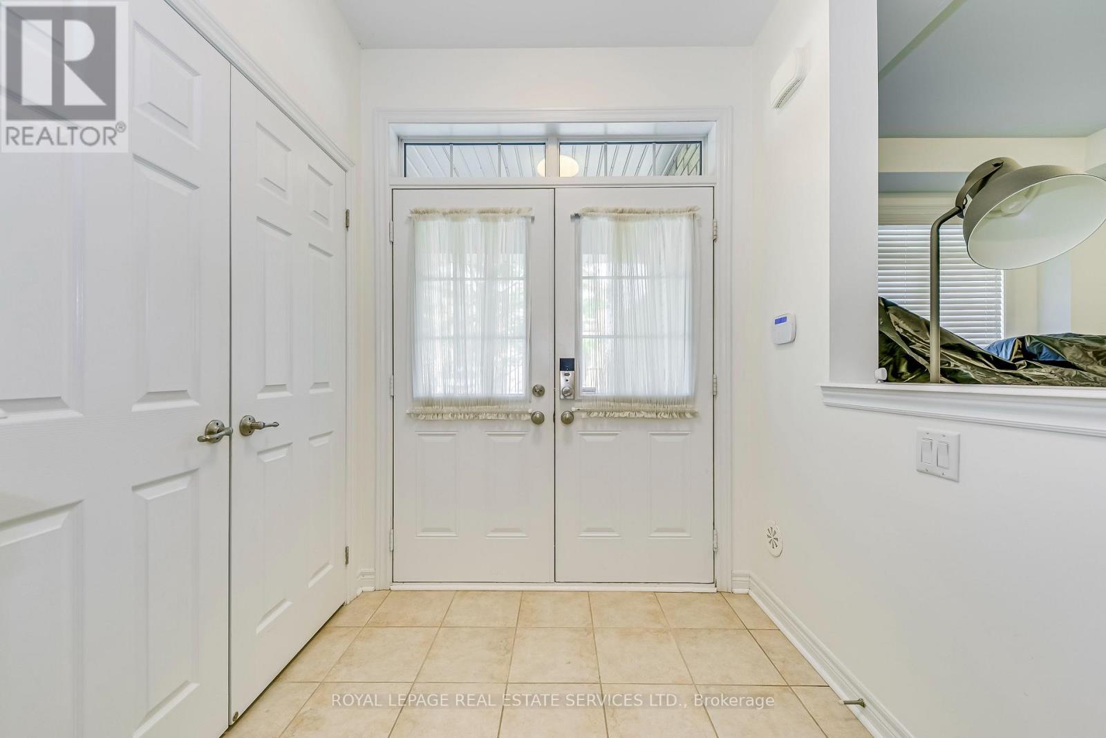 3072 Eberly Woods Drive, Oakville, Ontario L6M 0T5 - Photo 3 - W13778724