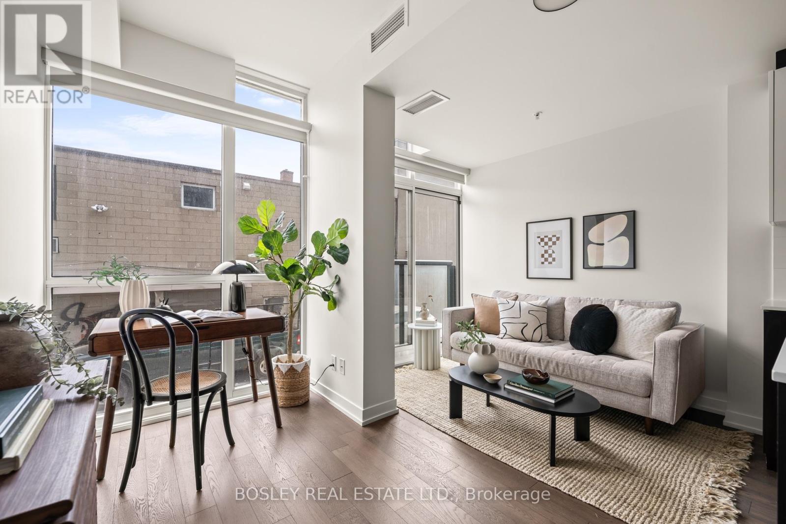 205 - 36 Howard Park Avenue, Toronto, Ontario  M6R 0A5 - Photo 2 - W13778758