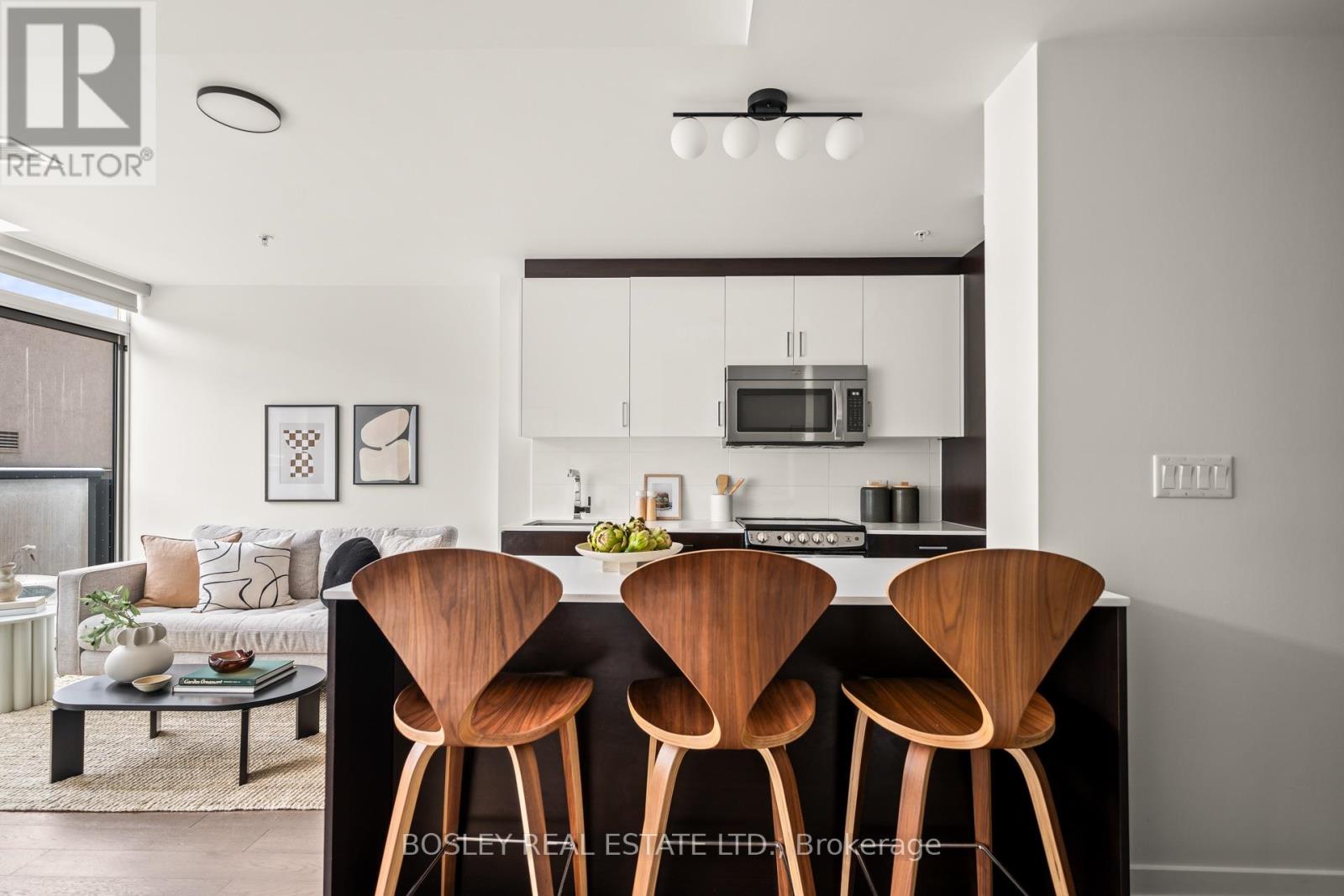 205 - 36 Howard Park Avenue, Toronto, Ontario  M6R 0A5 - Photo 3 - W13778758