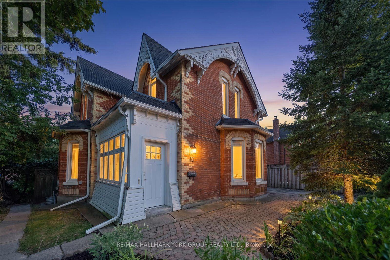 16 Scarboro Street, Mississauga, Ontario  L4T 1E4 - Photo 2 - W13778772