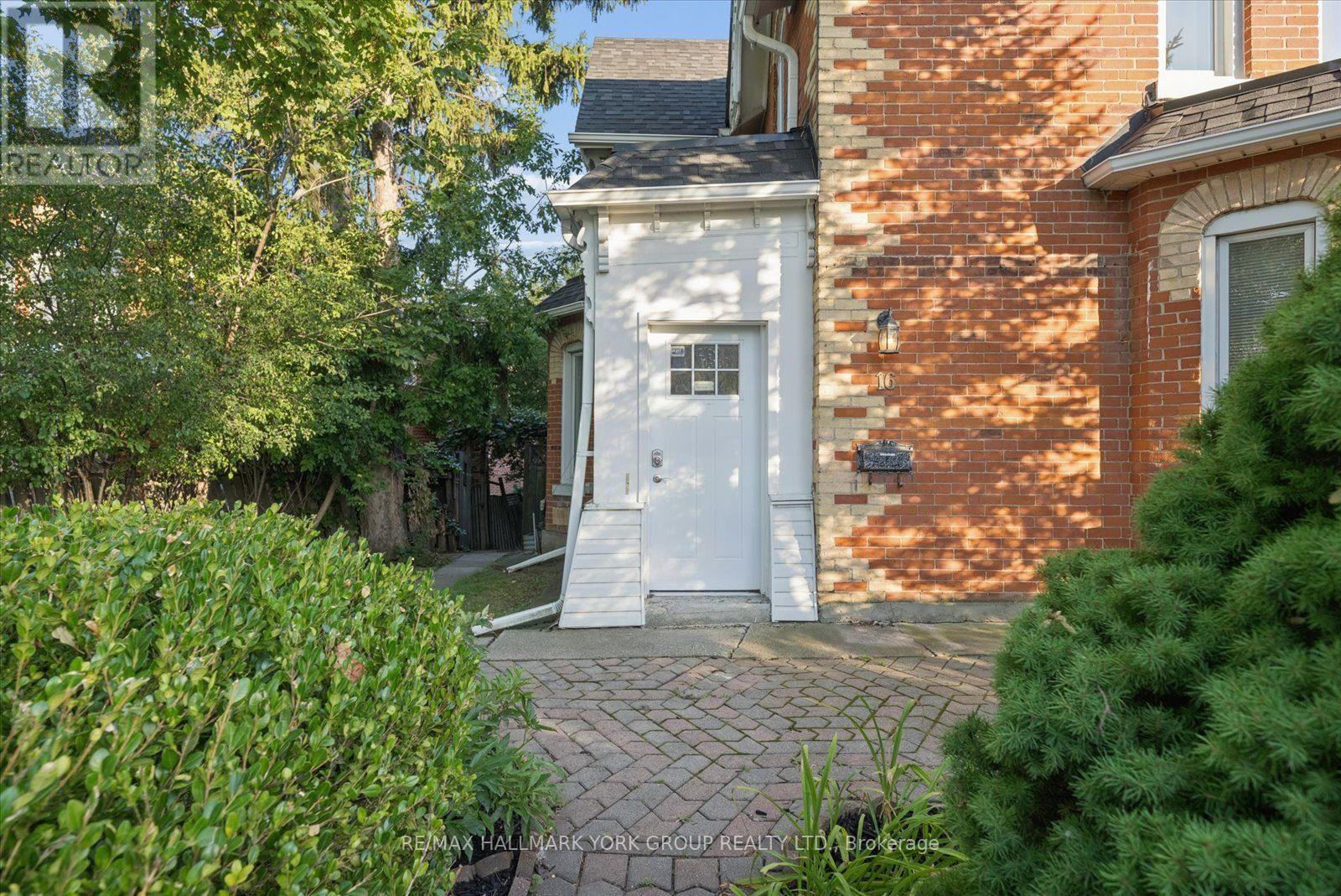 16 Scarboro Street, Mississauga, Ontario  L4T 1E4 - Photo 4 - W13778772
