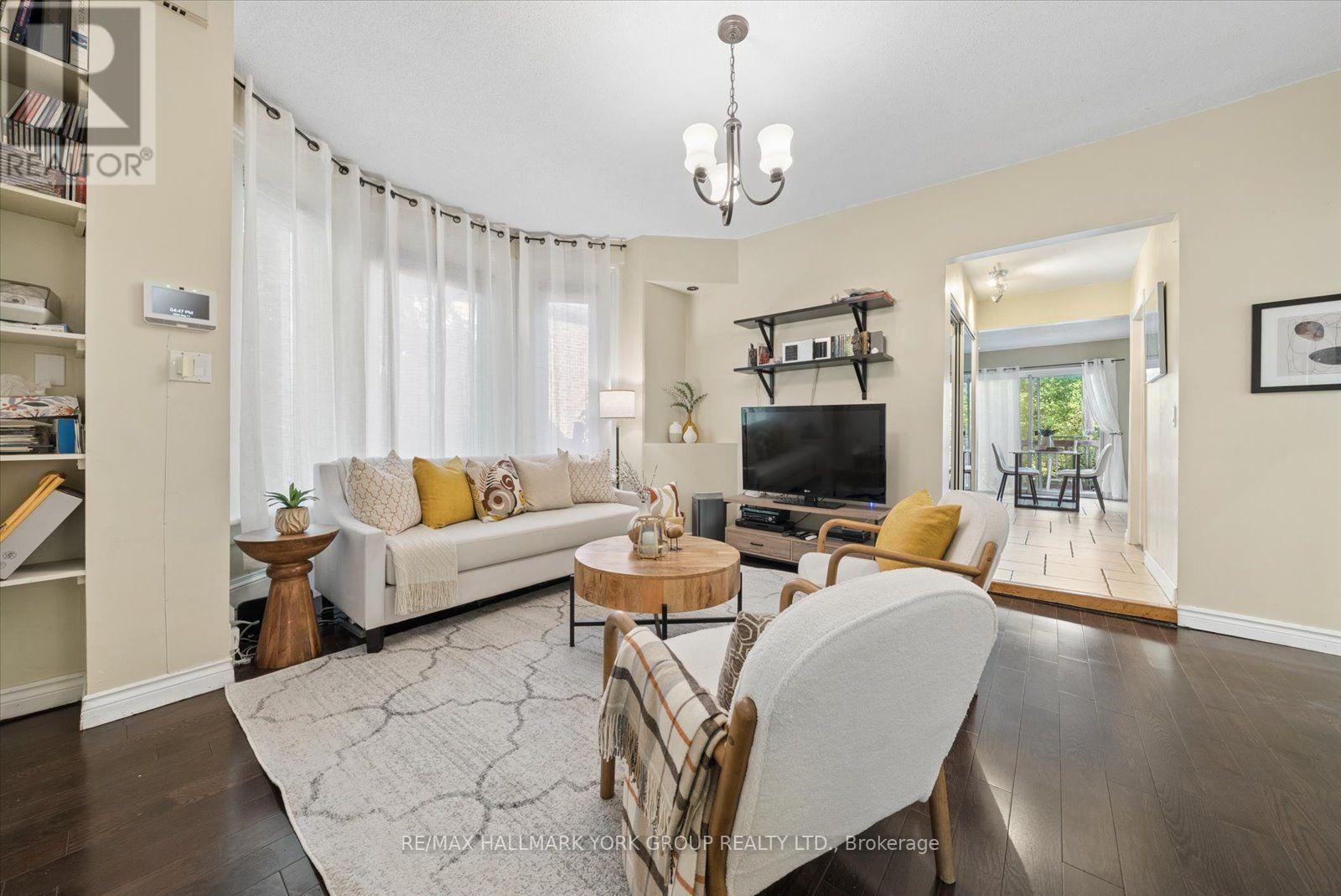 16 Scarboro Street, Mississauga, Ontario  L4T 1E4 - Photo 5 - W13778772