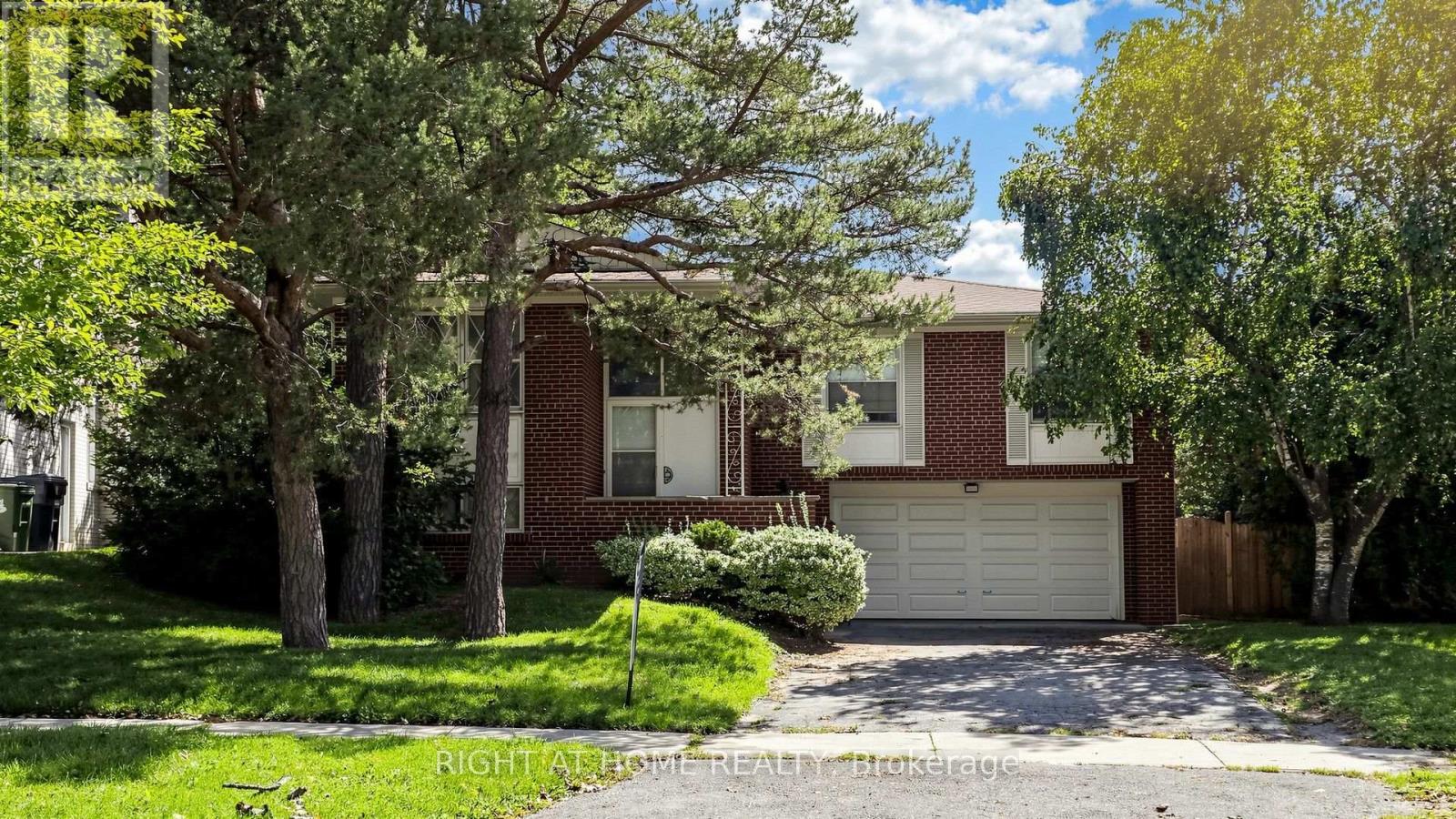 7 THE LINKS ROAD, Toronto, Ontario