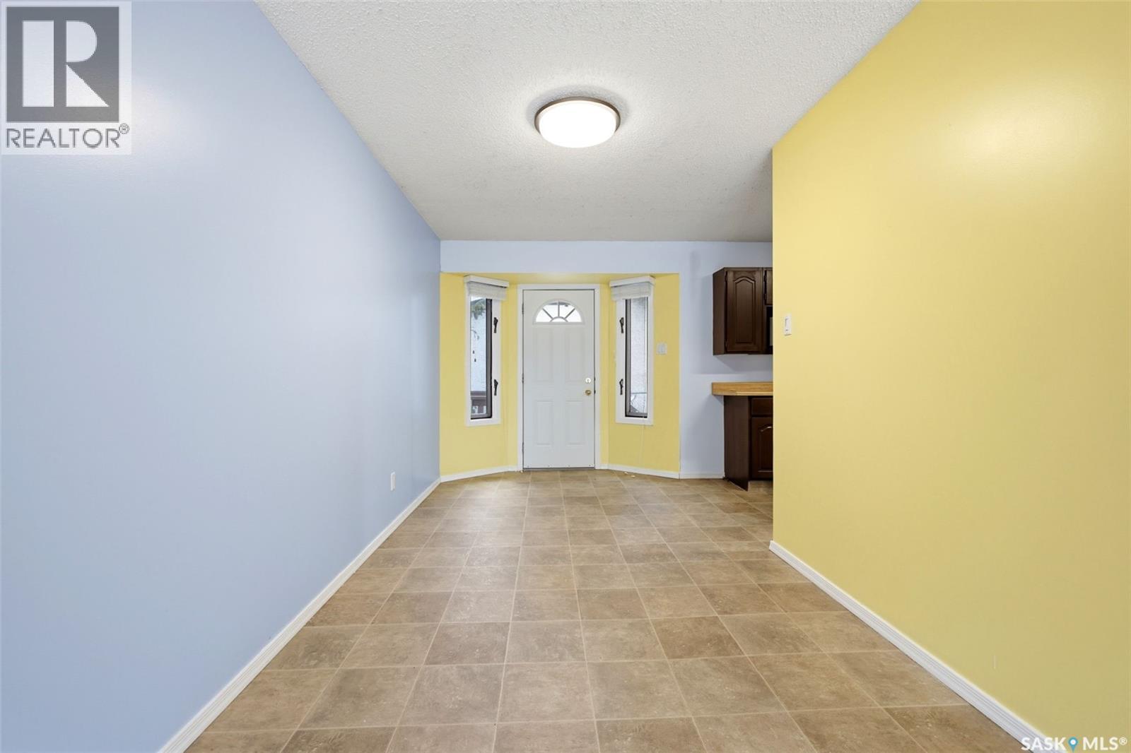 87 Vernon Crescent, Regina, Saskatchewan  S4R 7S8 - Photo 5 - SK048358