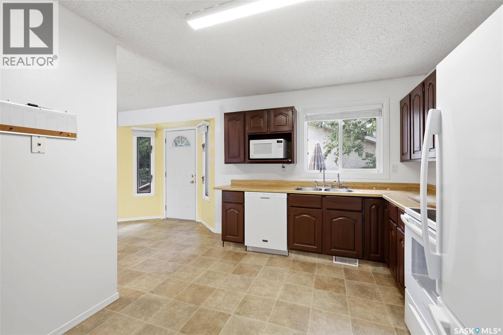 87 Vernon Crescent, Regina, Saskatchewan  S4R 7S8 - Photo 8 - SK048358