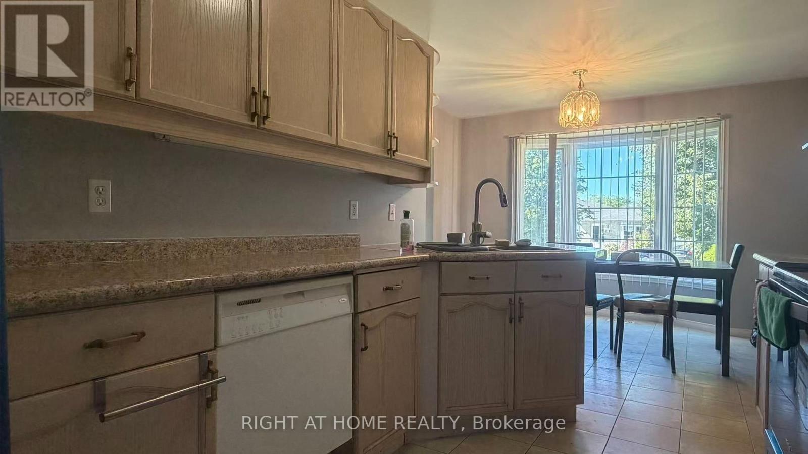 271 Fleming Drive, London East, Ontario  N5V 4Y8 - Photo 3 - X13771720