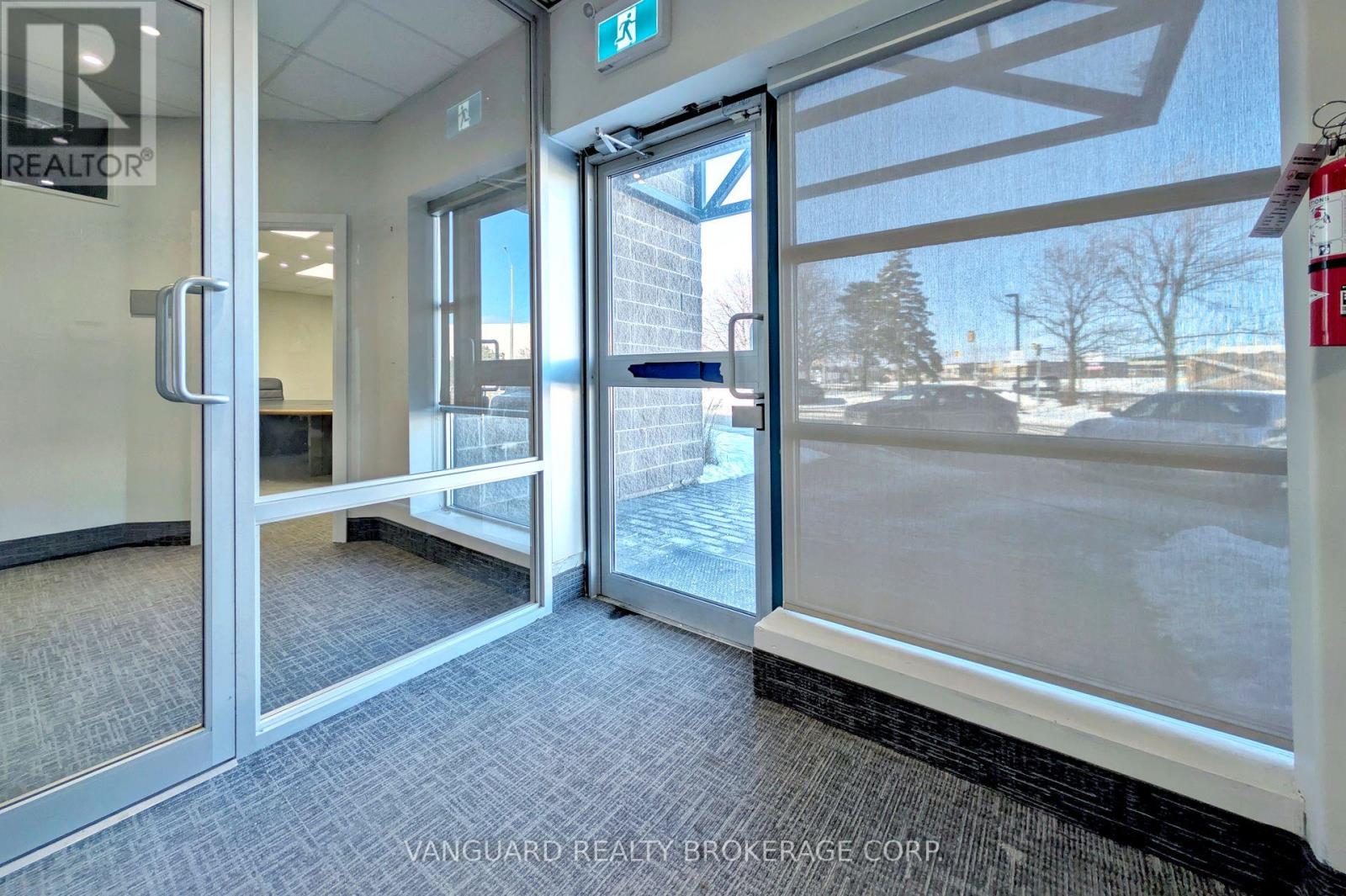 5155 Spectrum Way, Mississauga, Ontario  L4W 5A5 - Photo 3 - W12571380