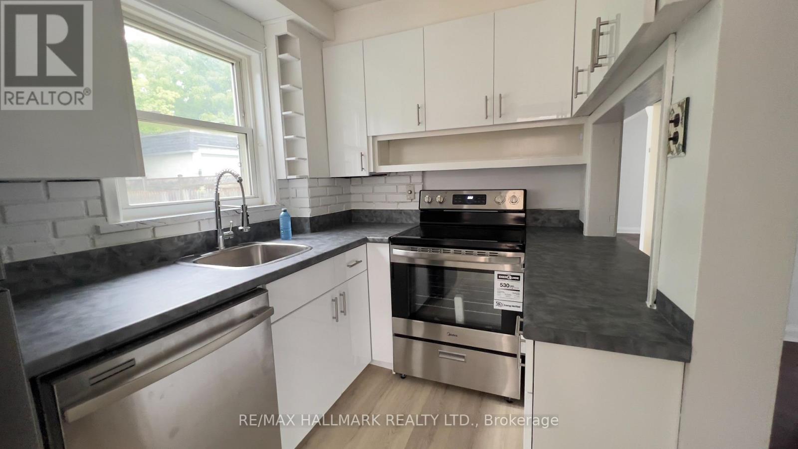 10 Adele Avenue, Toronto, Ontario  M3L 1J1 - Photo 5 - W13731144