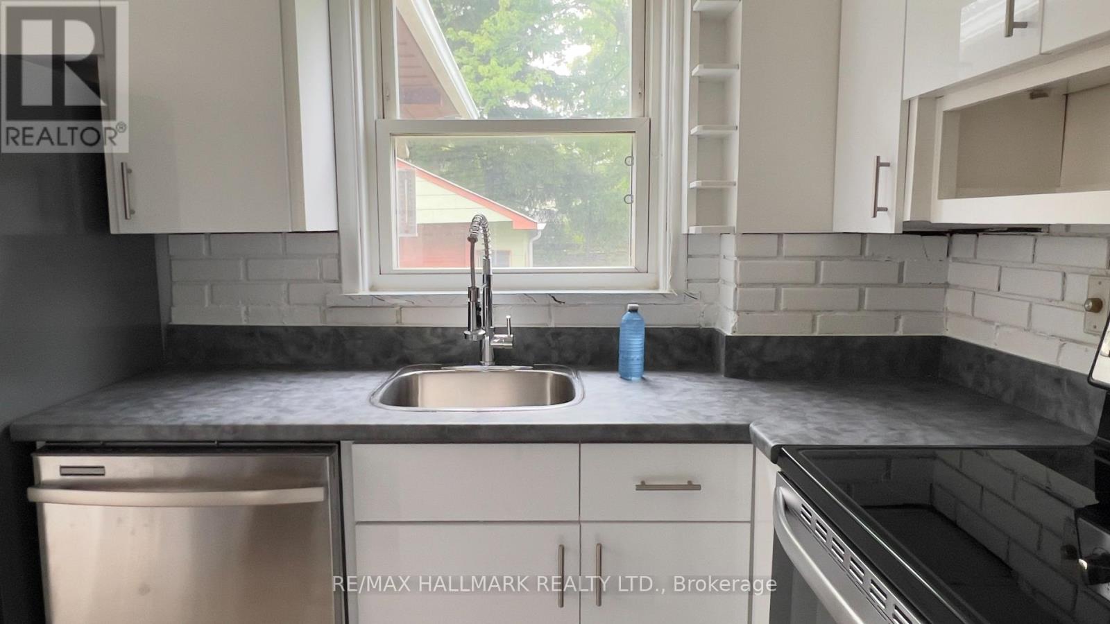 10 Adele Avenue, Toronto, Ontario  M3L 1J1 - Photo 4 - W13731144