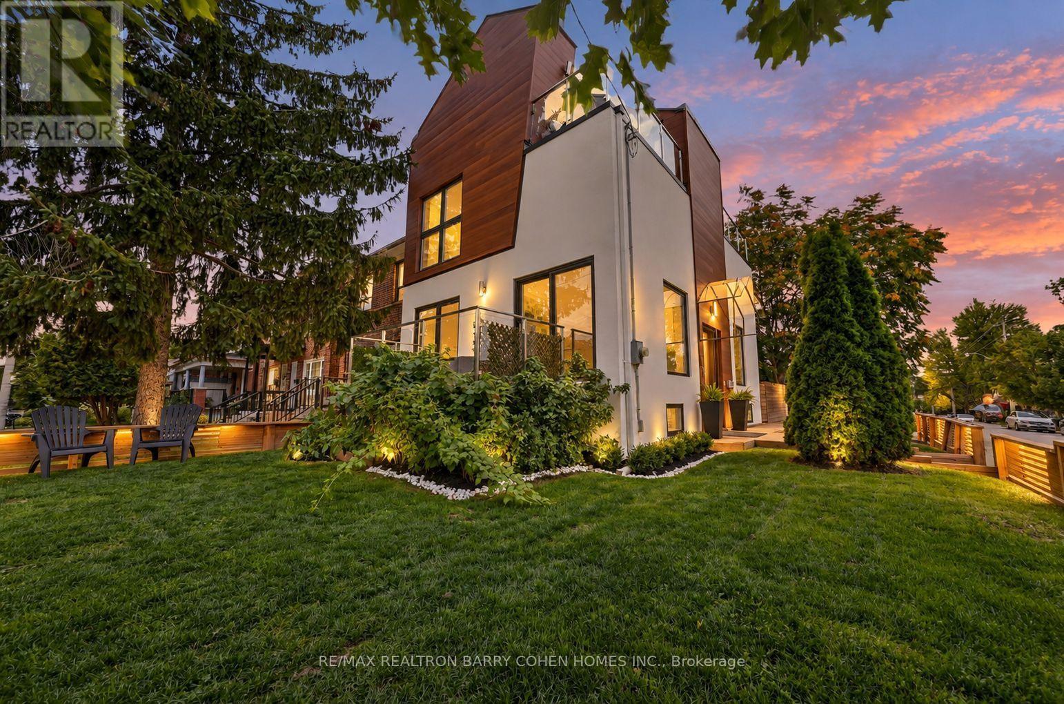 120 HOPE STREET, Toronto, Ontario