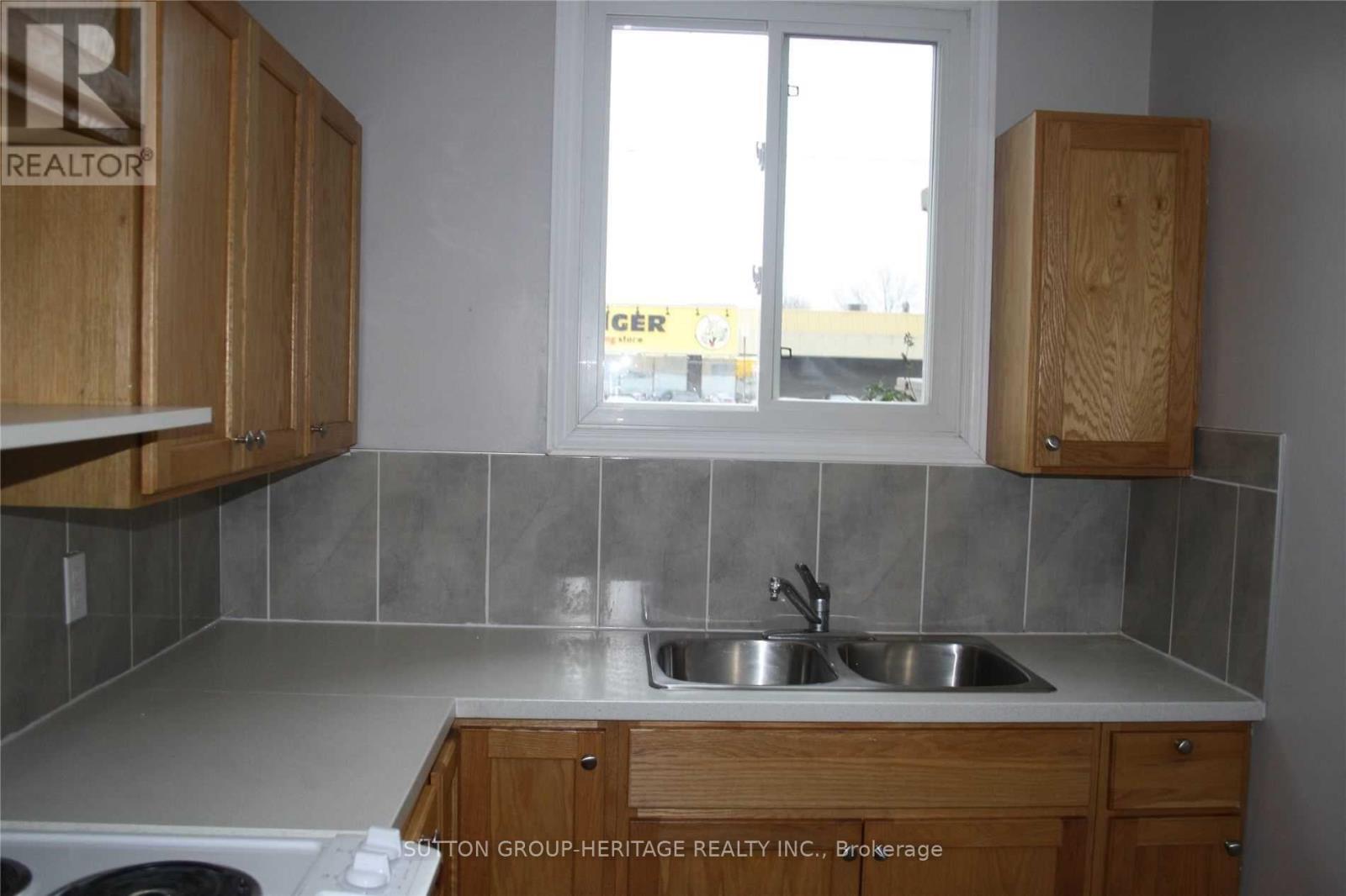 1 - 509 Colborne Street W, Whitby, Ontario  L1N 1X7 - Photo 6 - E13773094
