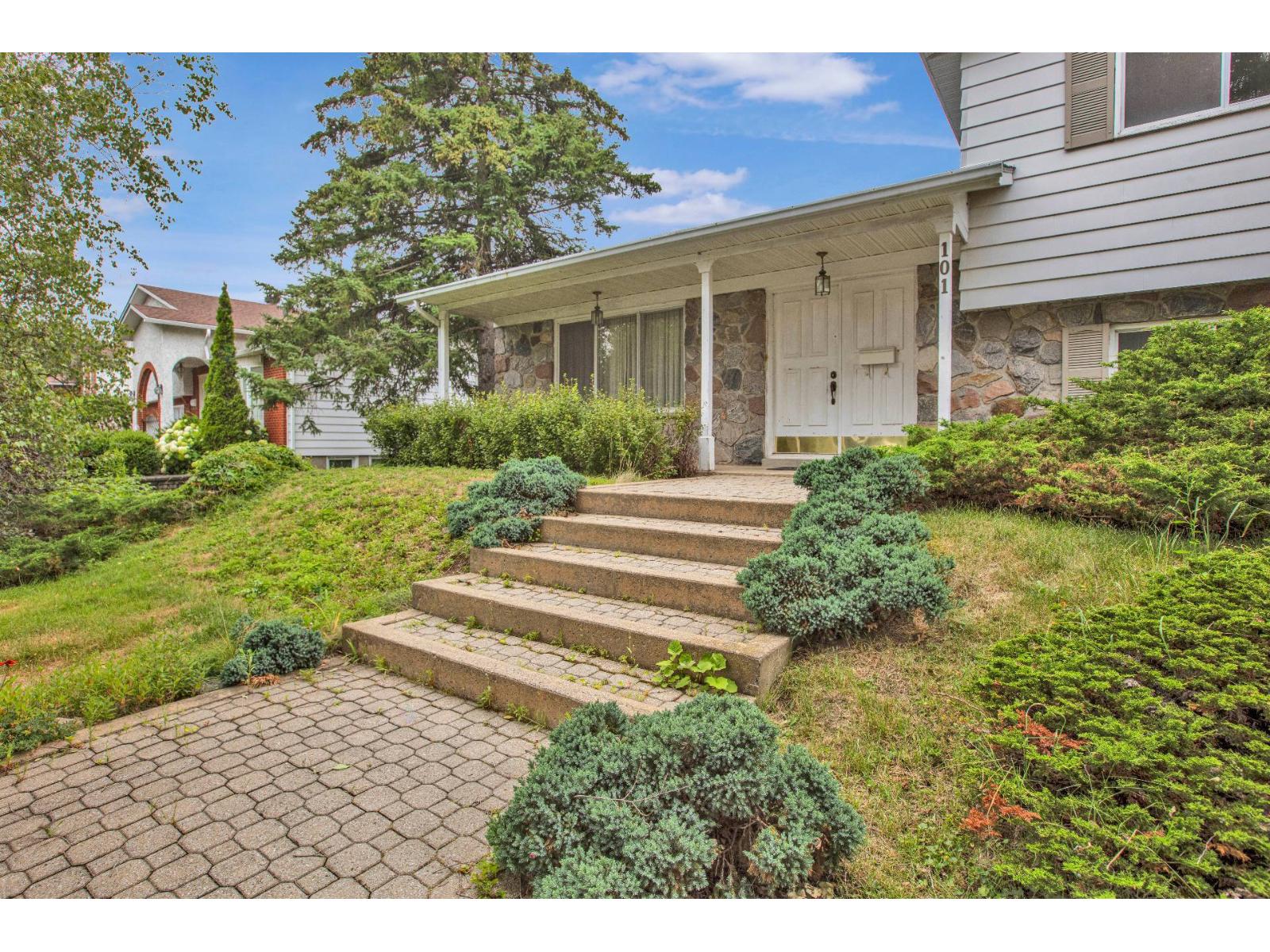 101 Boul. Montcalm S. Candiac Quebec Canada J5R5A9 4