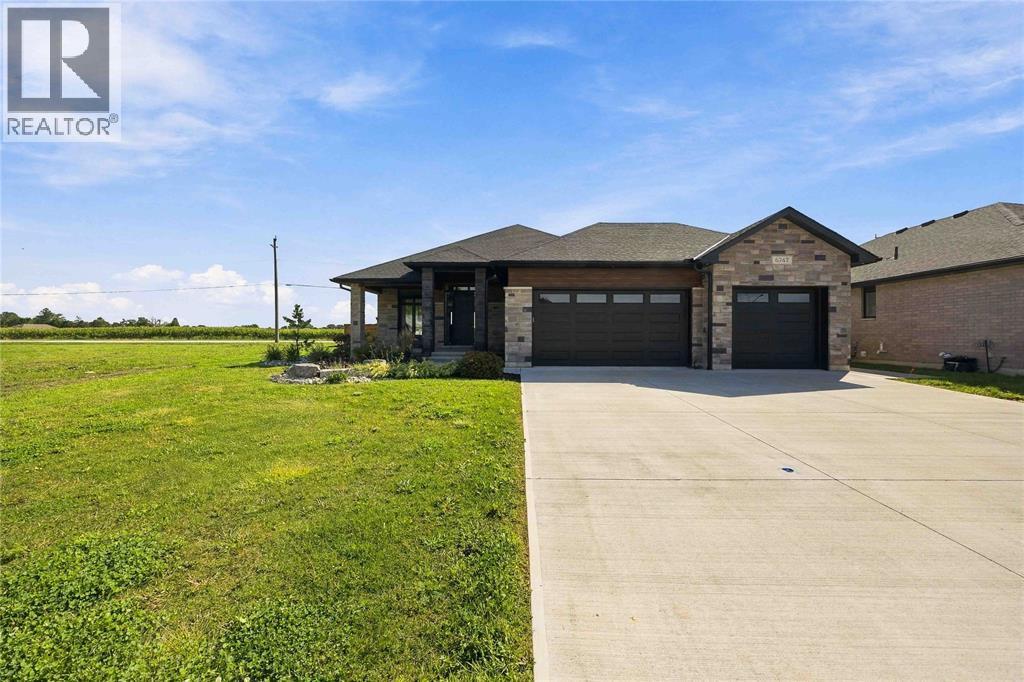 6747 GRIFFIN DRIVE,Plympton-Wyoming,Ontario,N0N1E0,Canada
