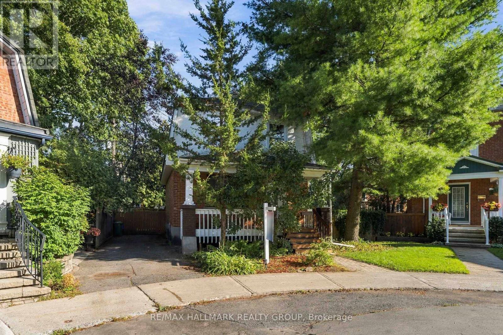 3 ASHBURY PLACE, Ottawa, Ontario