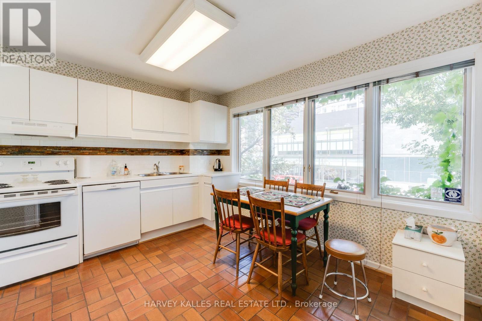 45 Melgund Road, Toronto, Ontario  M5R 2A1 - Photo 17 - C13778878