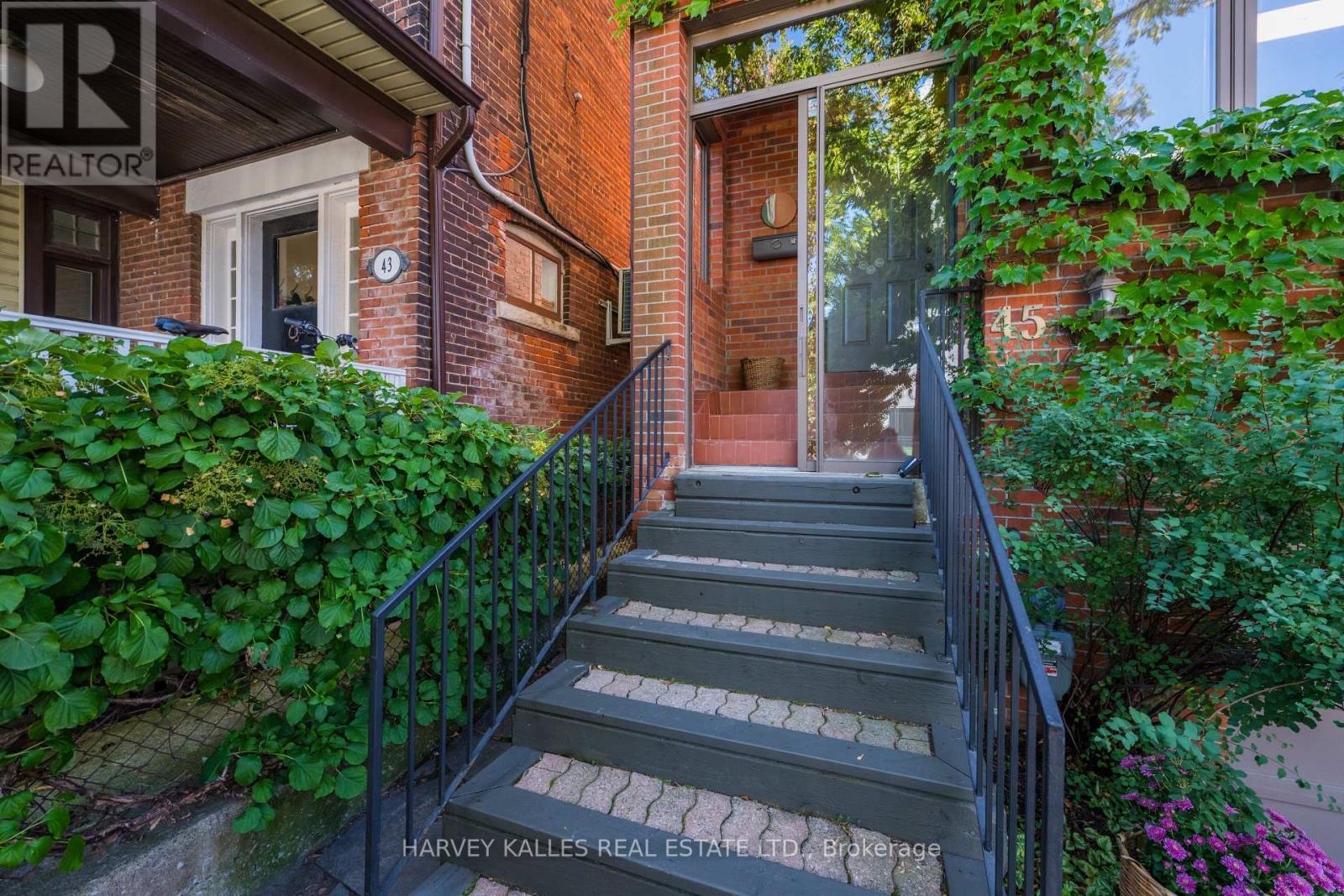 45 Melgund Road, Toronto, Ontario  M5R 2A1 - Photo 2 - C13778878