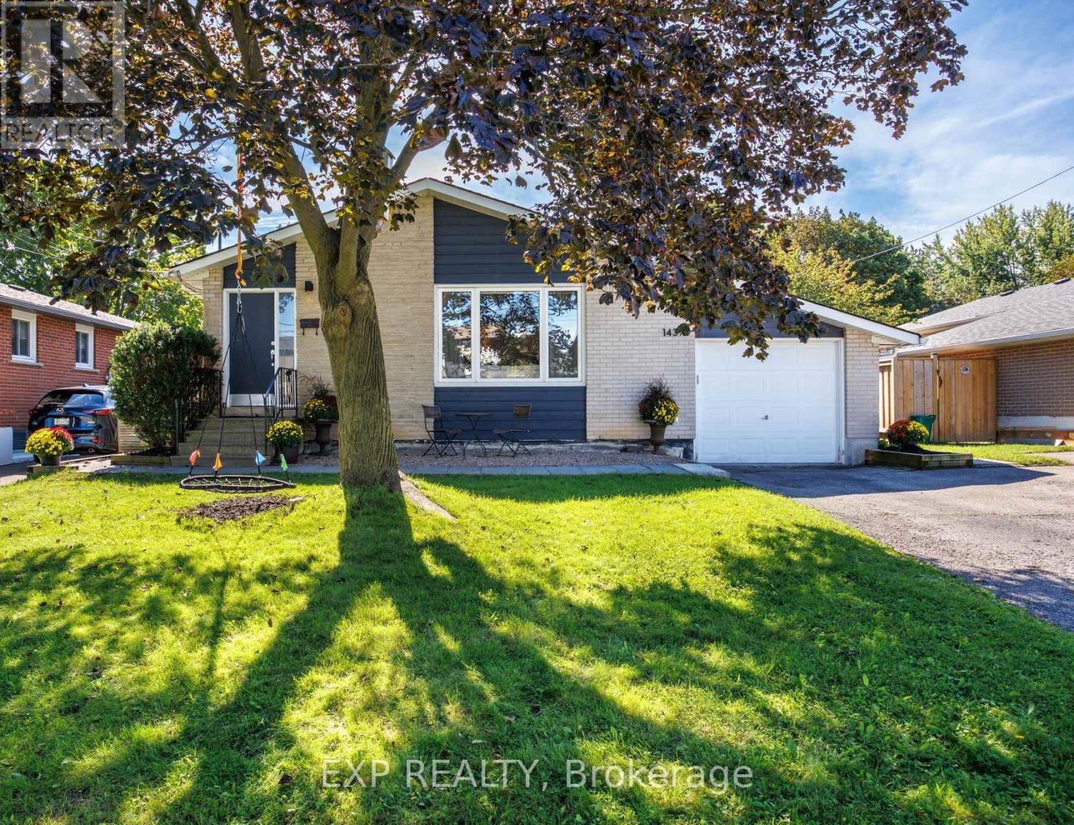 1439 Parkham Crescent, Pickering, Ontario L1W 1B7 - Photo 2 - E13778818