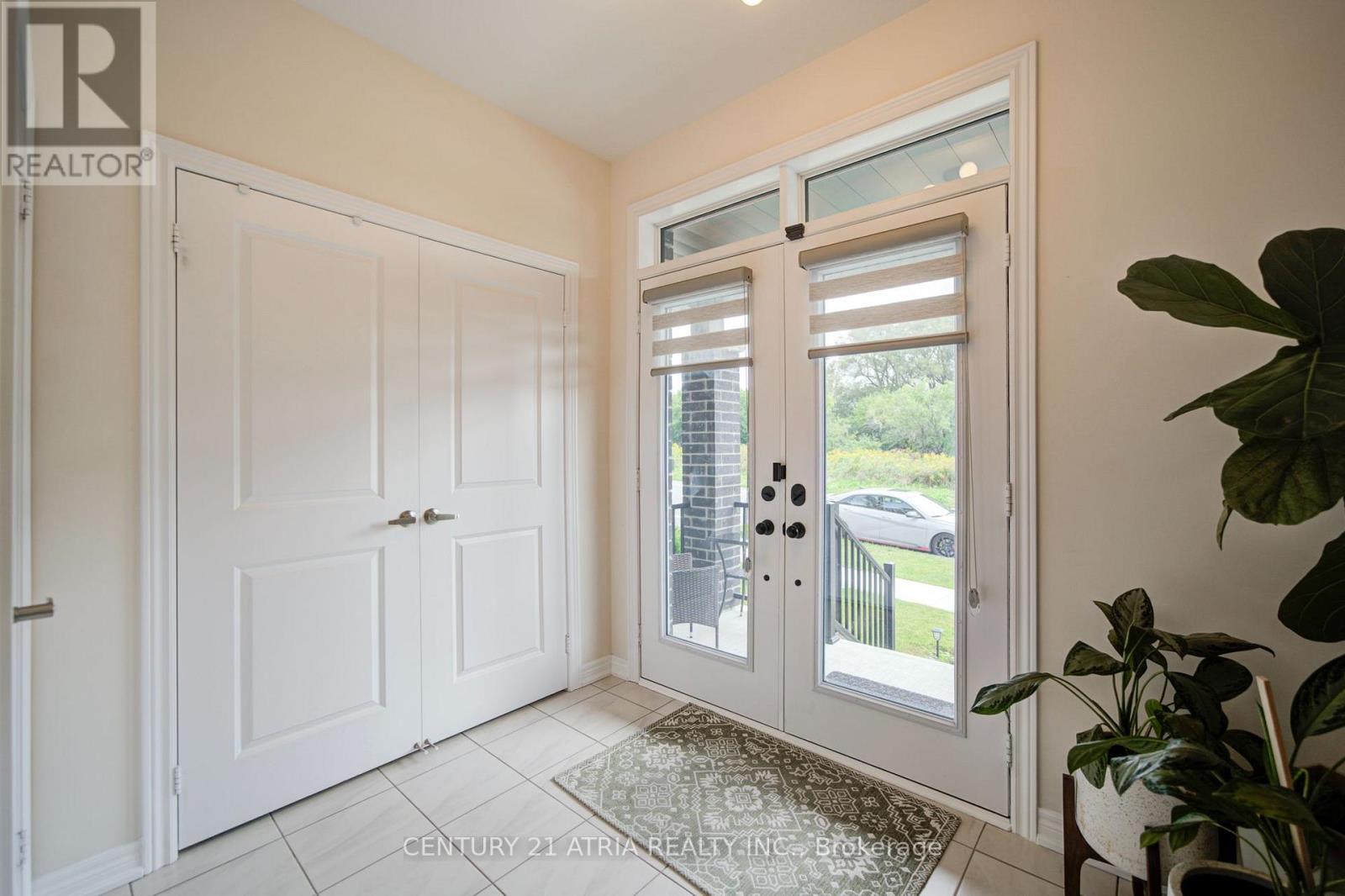 1304 Klondike Drive, Oshawa, Ontario  L1H 8L7 - Photo 4 - E13778872