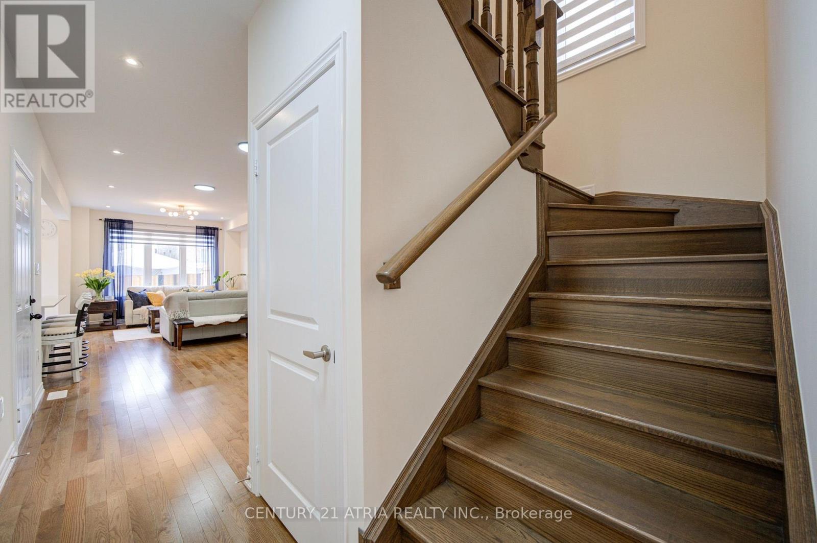 1304 Klondike Drive, Oshawa, Ontario  L1H 8L7 - Photo 5 - E13778872