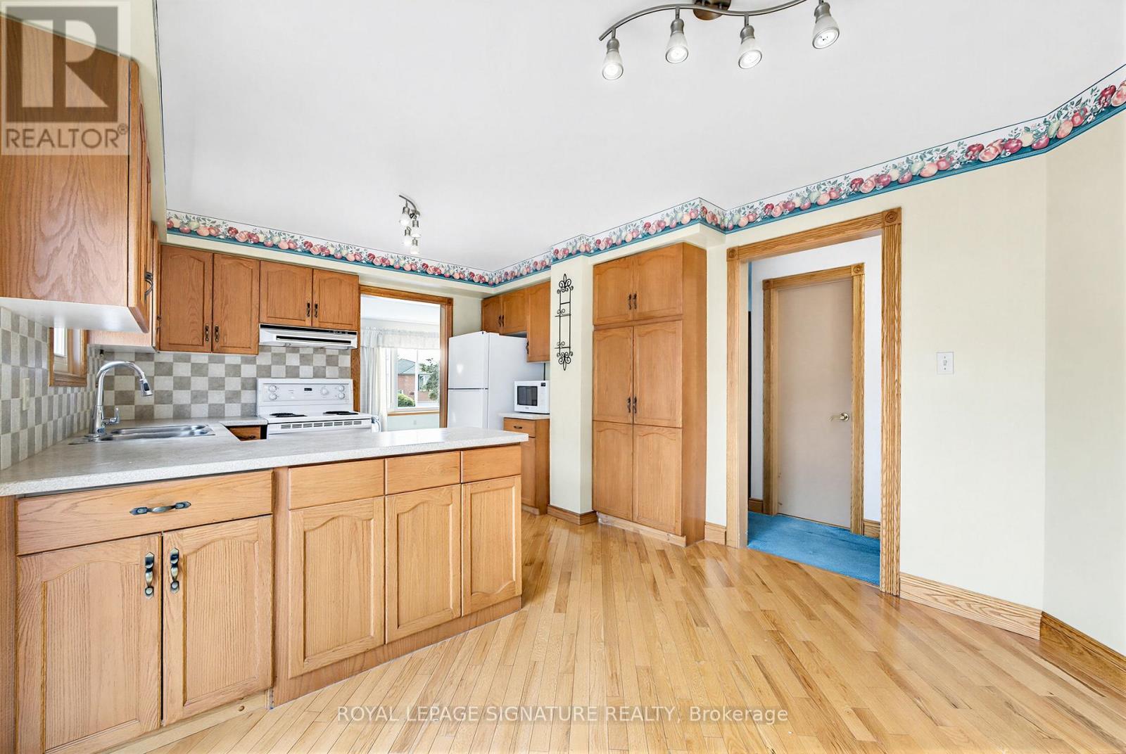 20 Mcfeeters Crescent, Clarington, Ontario  L1C 4G5 - Photo 15 - E13778880