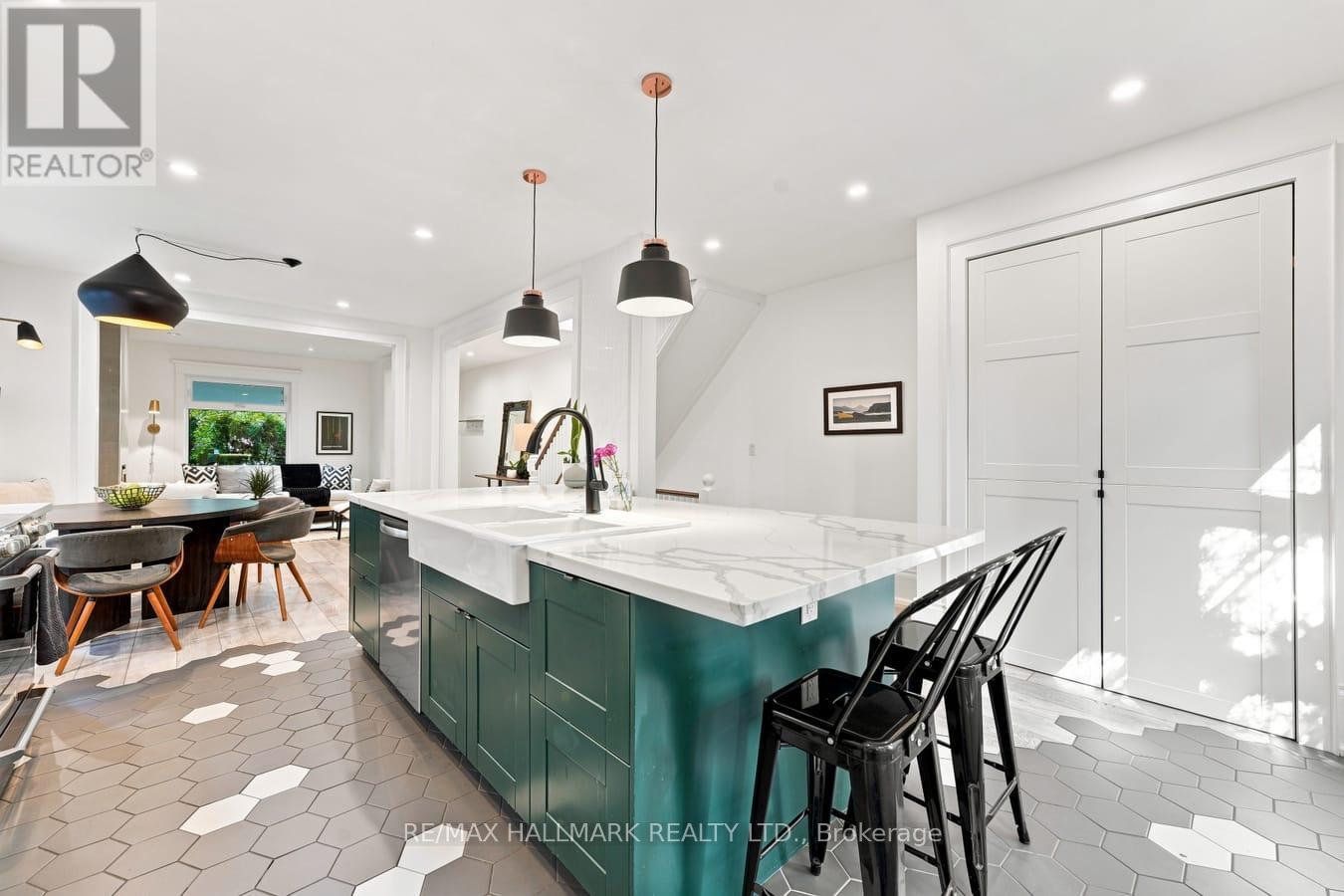 15 Redwood Avenue, Toronto, Ontario  M4L 2S5 - Photo 11 - E13778950