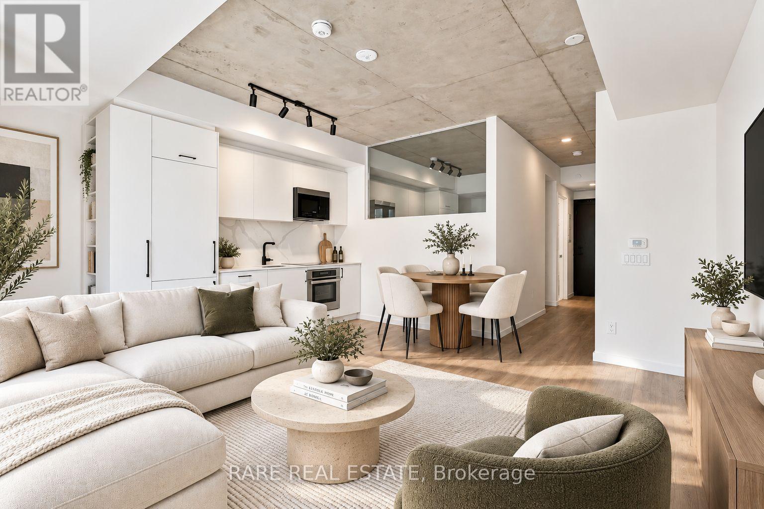 330 - 689 THE QUEENSWAY, Toronto, Ontario