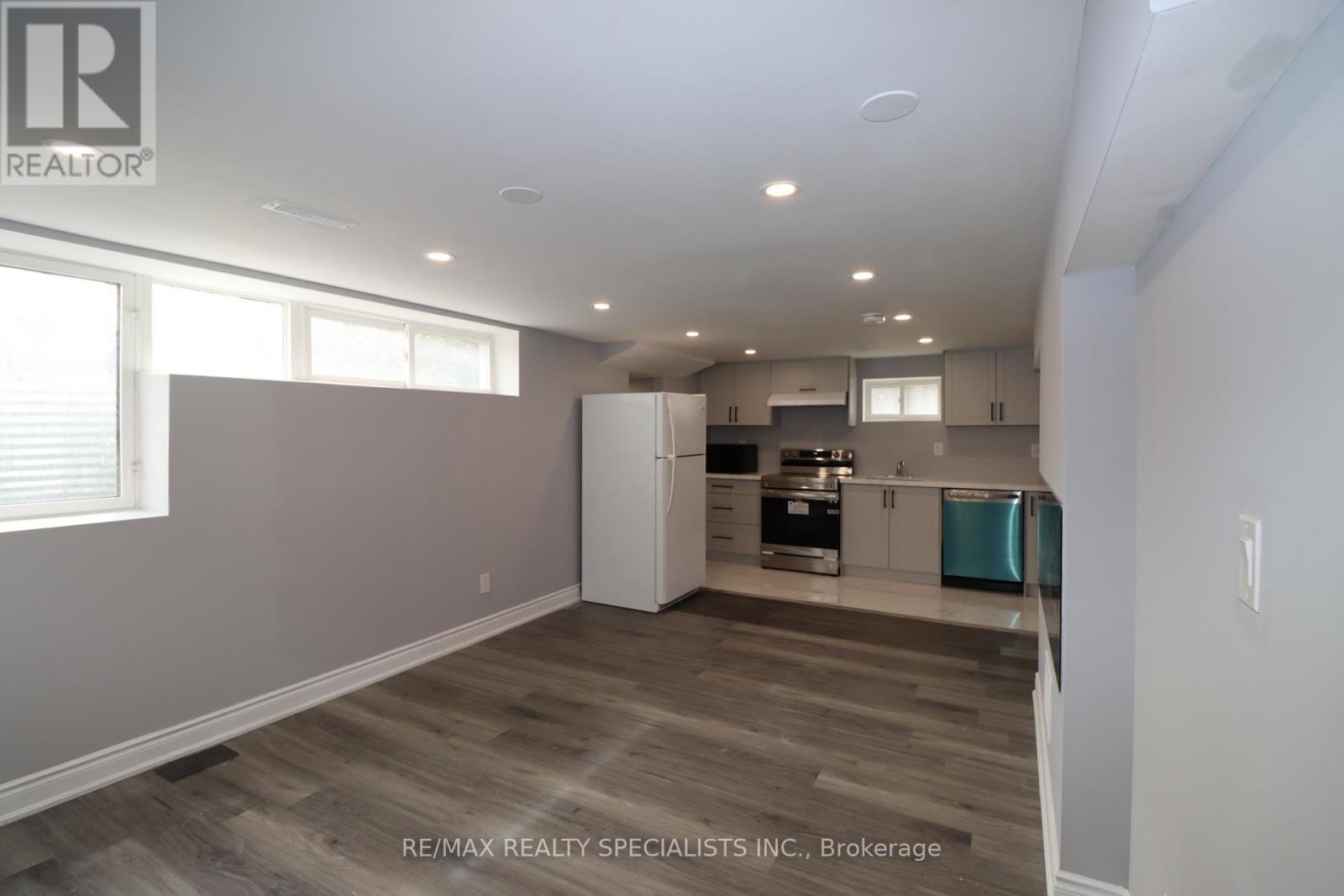 81 Gretna Drive, Brampton, Ontario  L6X 2G1 - Photo 3 - W13778946