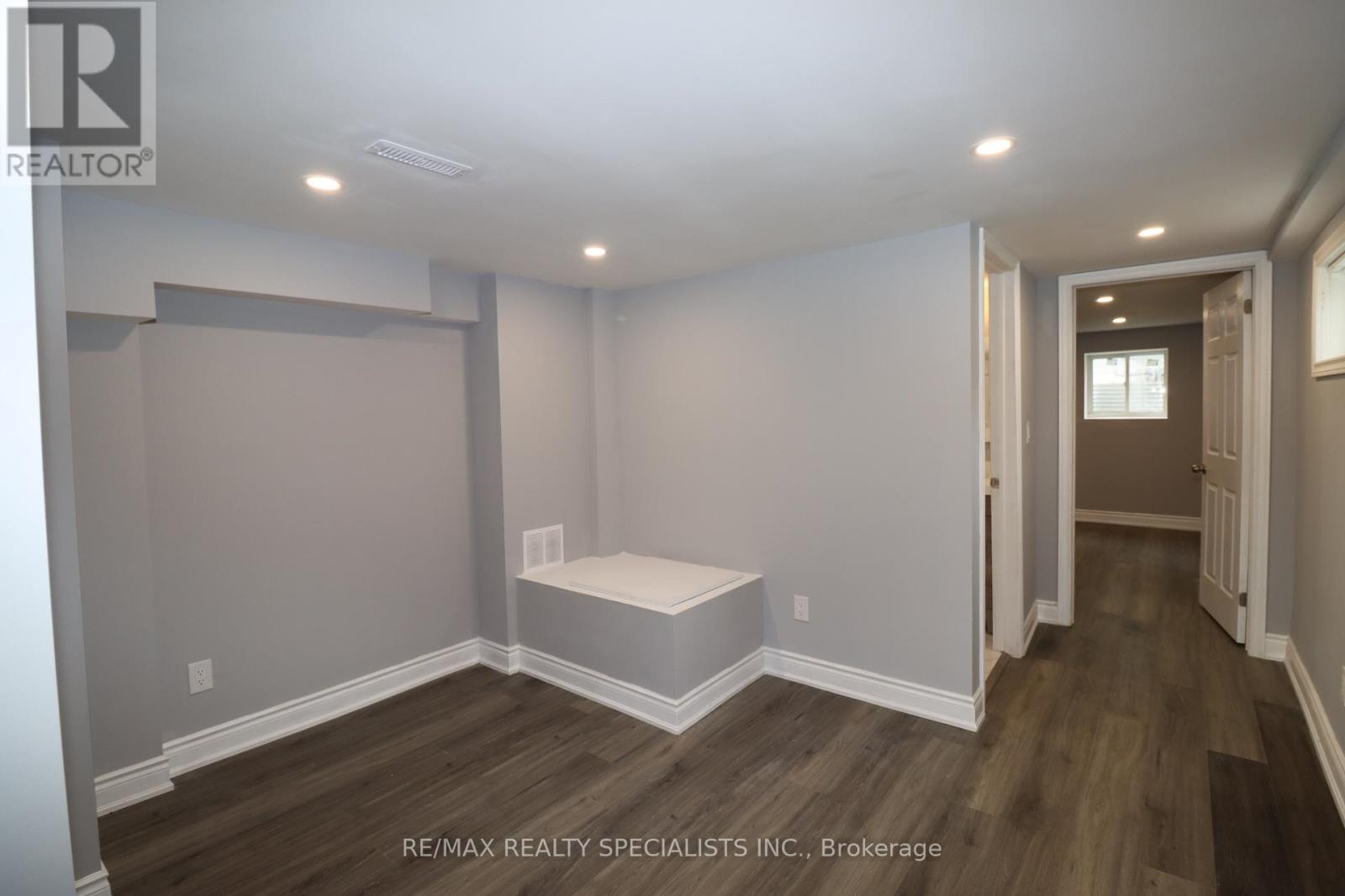81 Gretna Drive, Brampton, Ontario  L6X 2G1 - Photo 6 - W13778946