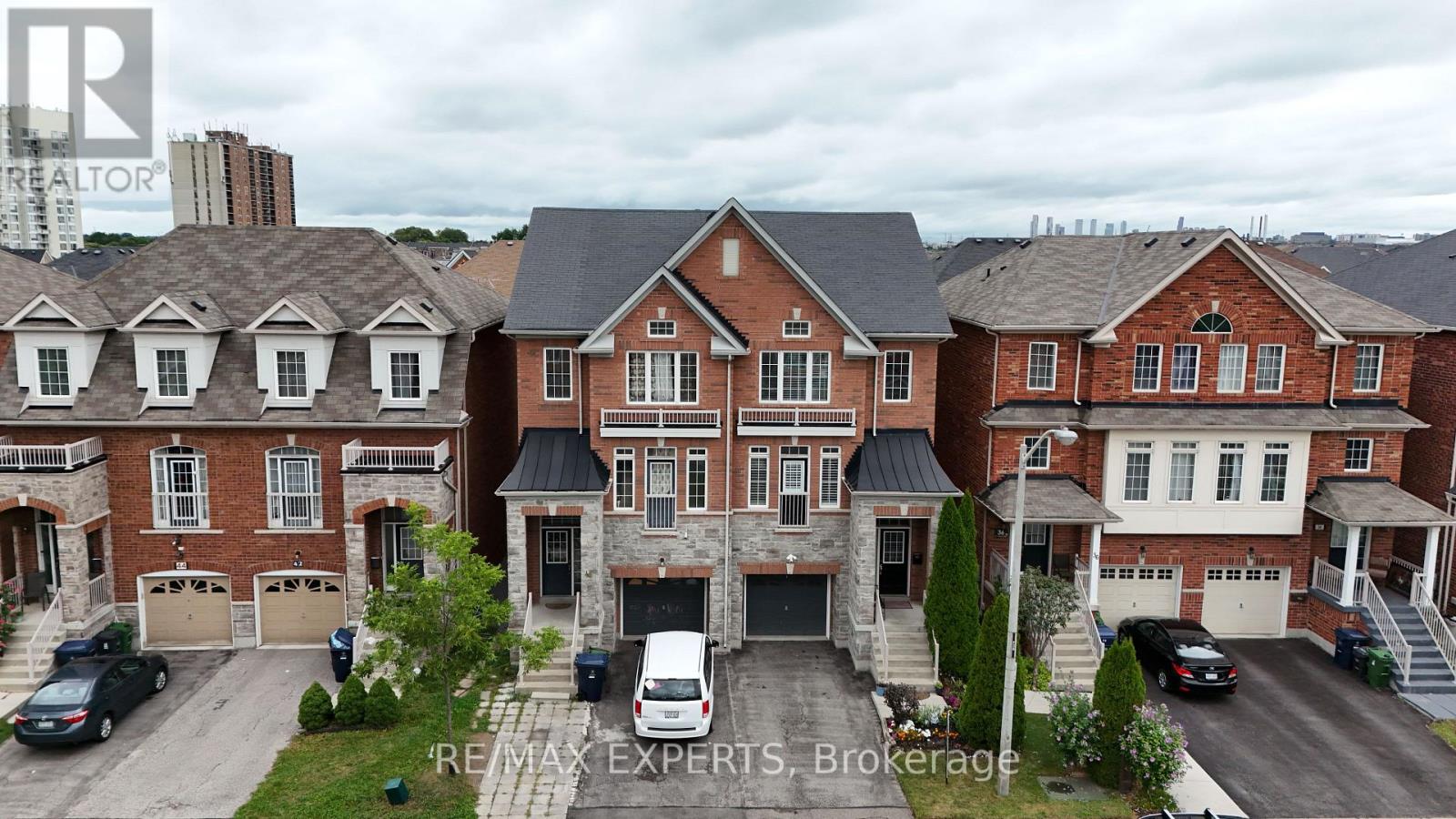 38 Betty Nagle Street, Toronto, Ontario  M9M 0E2 - Photo 2 - W13778964