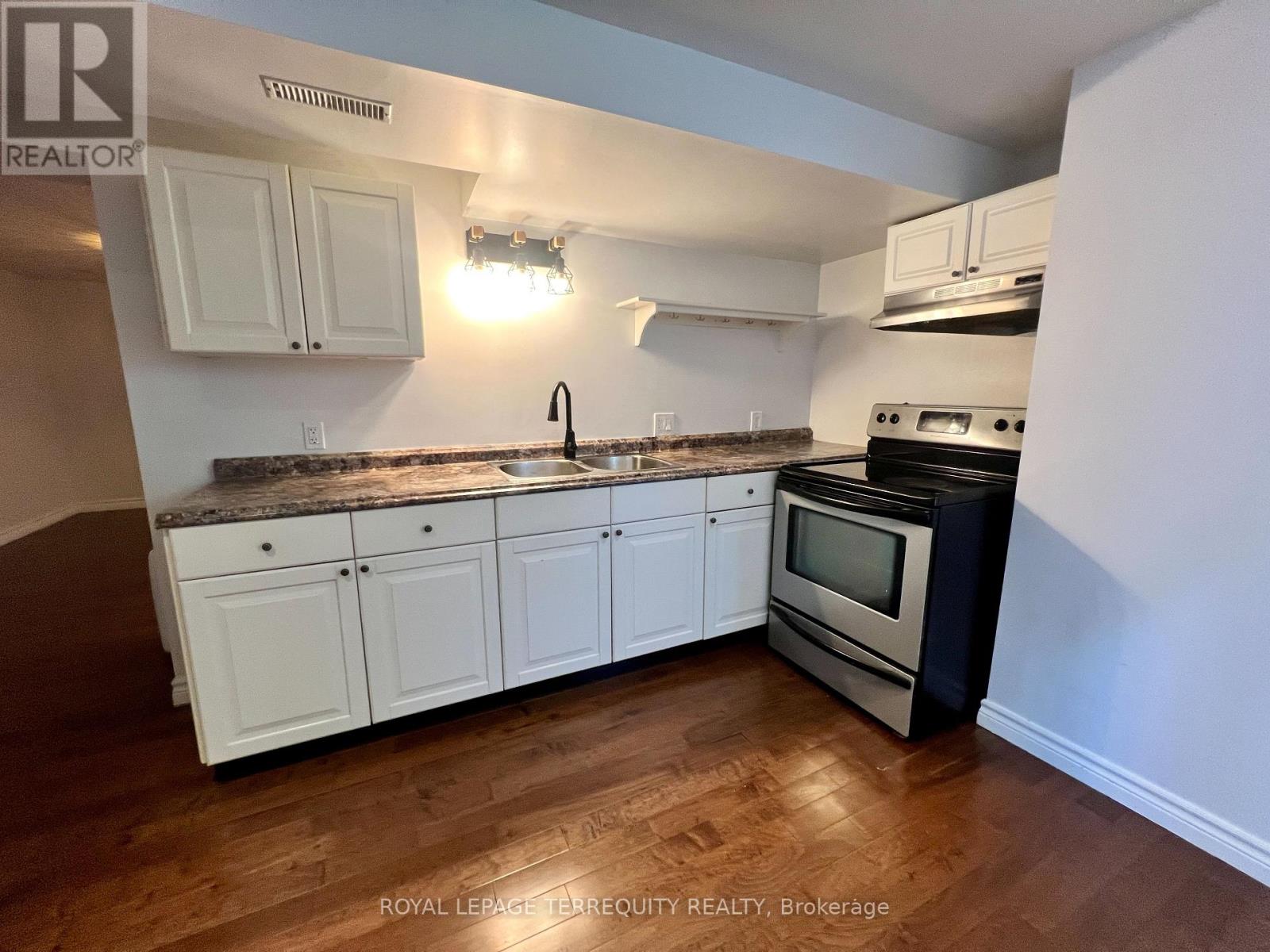Lower - 896 Fourth Street, Mississauga, Ontario  L5E 1J6 - Photo 11 - W13647680