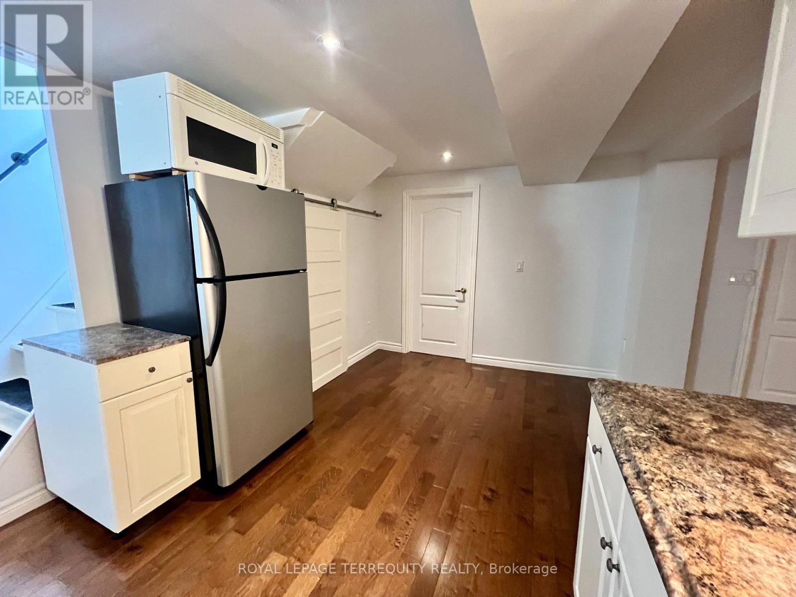Lower - 896 Fourth Street, Mississauga, Ontario  L5E 1J6 - Photo 12 - W13647680