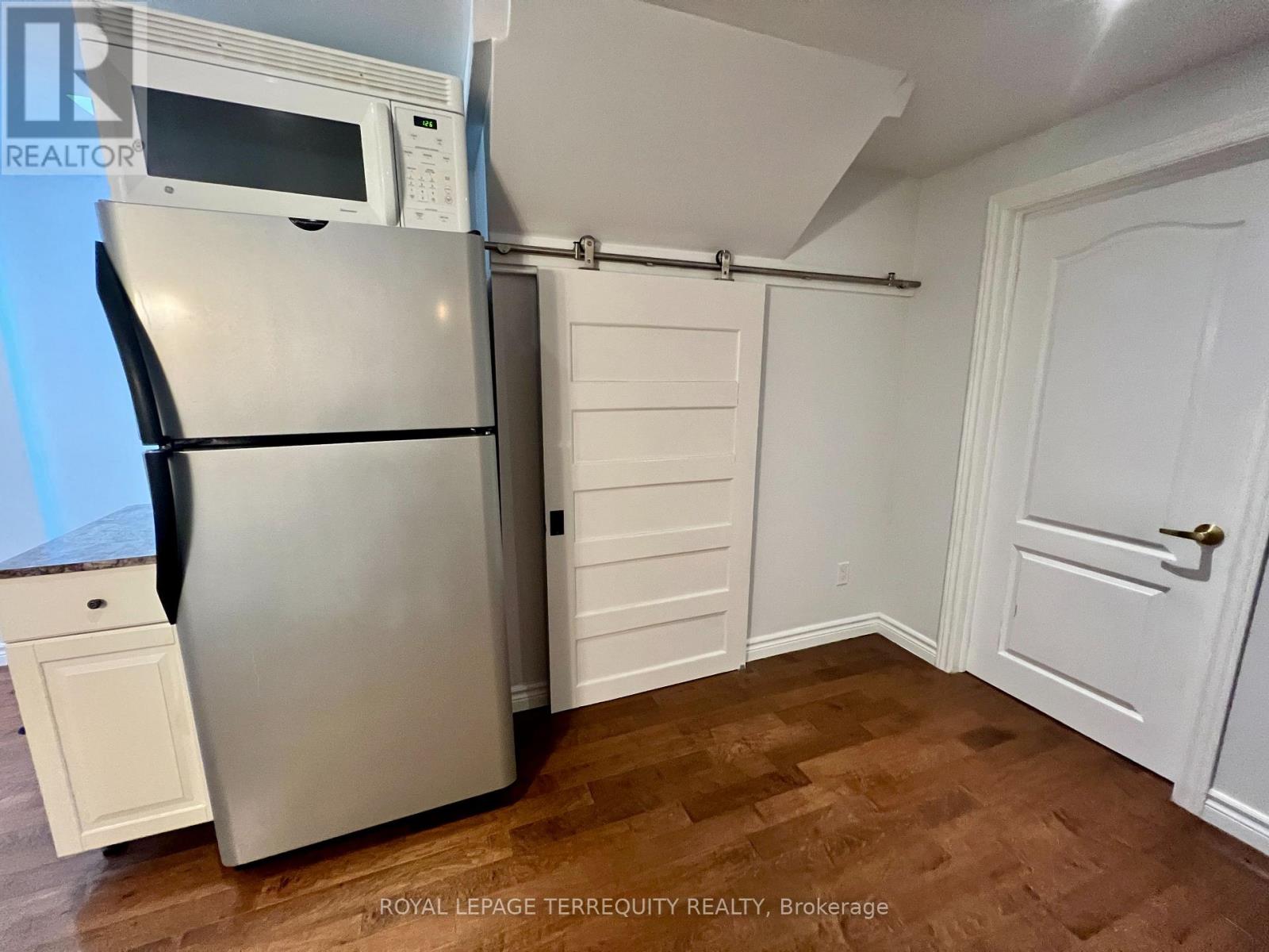 Lower - 896 Fourth Street, Mississauga, Ontario  L5E 1J6 - Photo 13 - W13647680