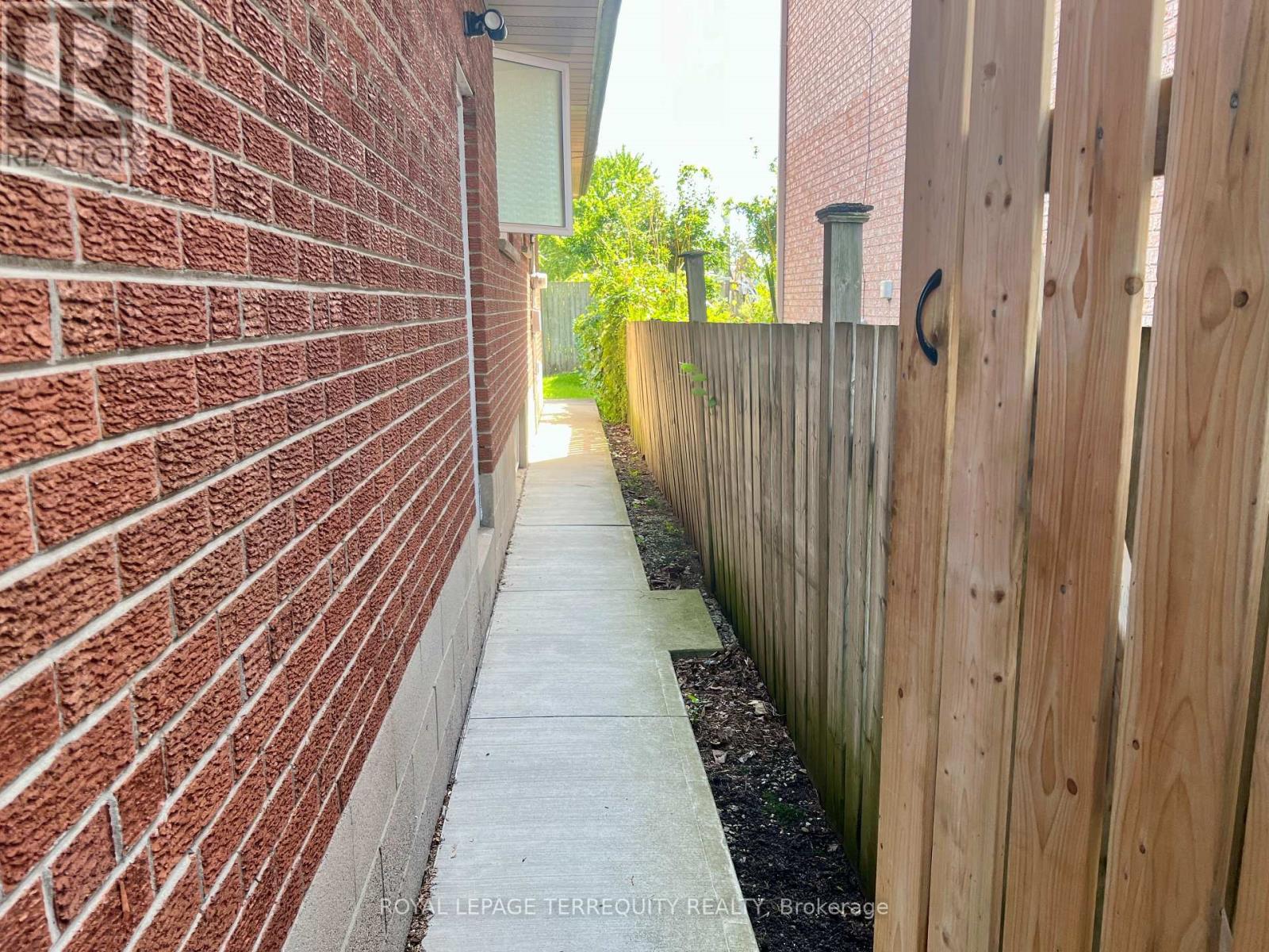 Lower - 896 Fourth Street, Mississauga, Ontario  L5E 1J6 - Photo 4 - W13647680