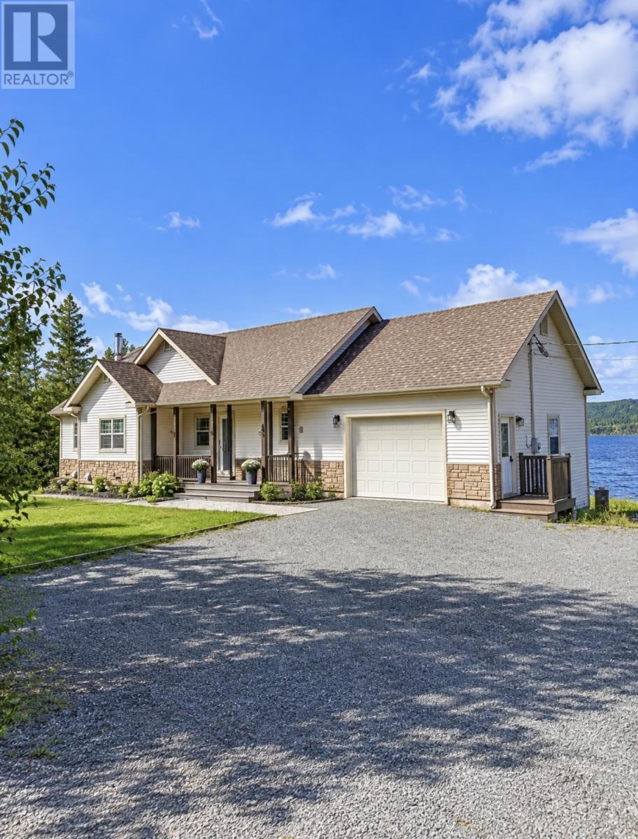 1150 Random Island Road, Weybridge