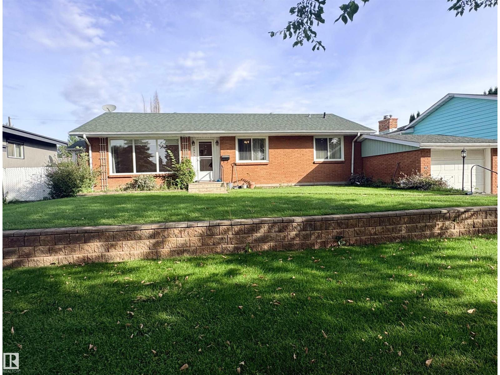 3834 110 AV NW, Edmonton, Alberta