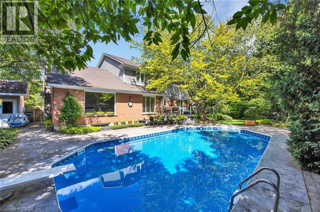 559 Strathmere Court, Waterloo, Ontario  N2T 2K2 - Photo 2 - 40859528
