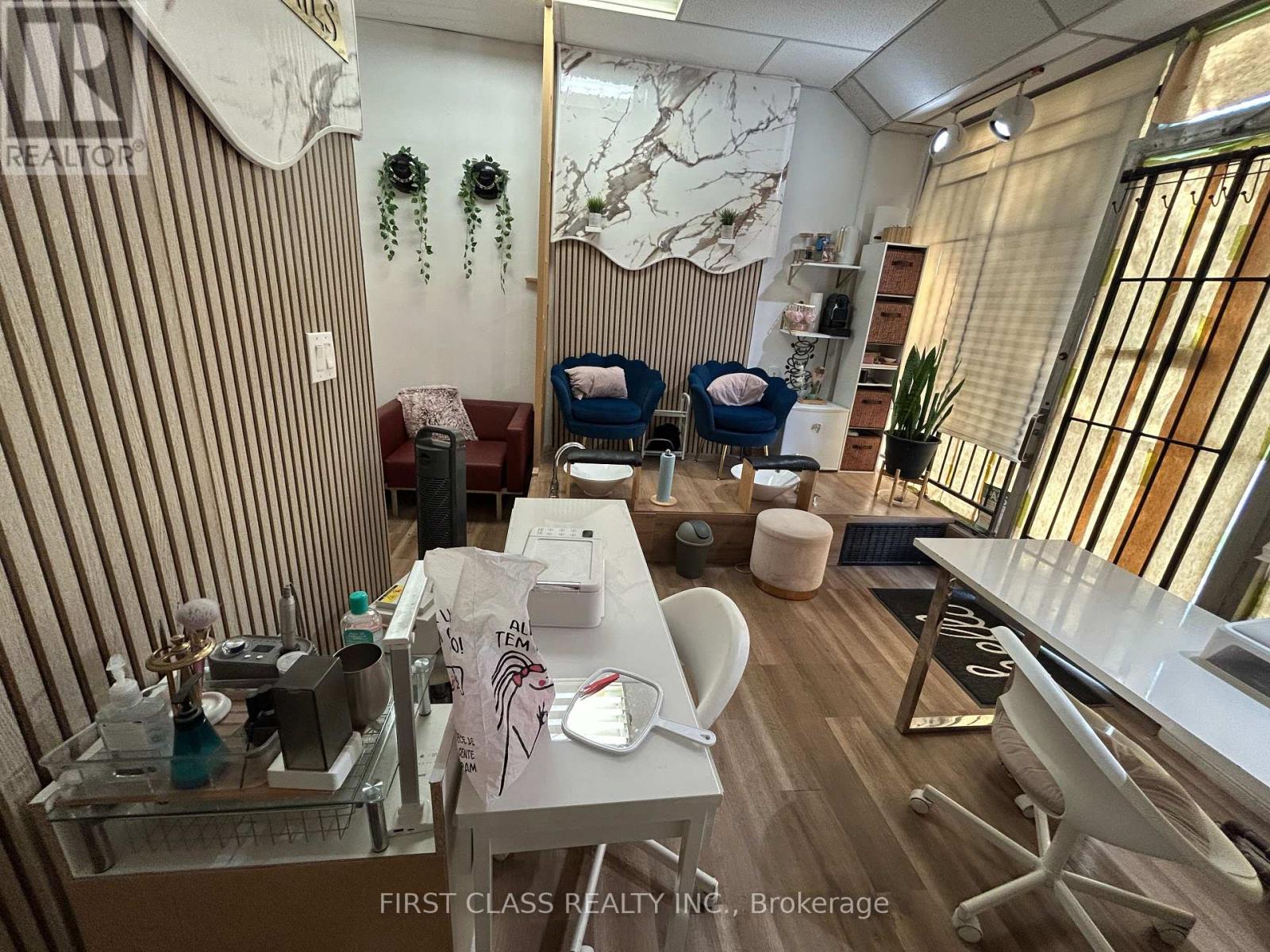 Front - 567 Oakwood Avenue, Toronto, Ontario  M6E 2X6 - Photo 5 - C13778314