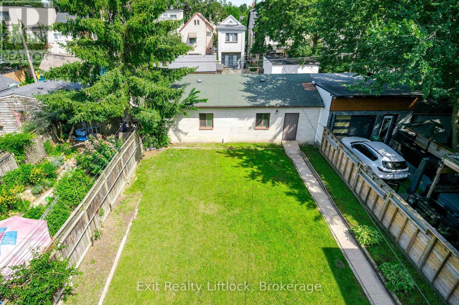 843 Logan Avenue, Toronto, Ontario  M4K 3E2 - Photo 34 - E13778116