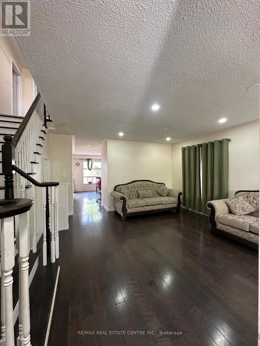 Main - 10 Chudleigh Avenue, Brampton, Ontario  L6X 0N1 - Photo 11 - W13747612