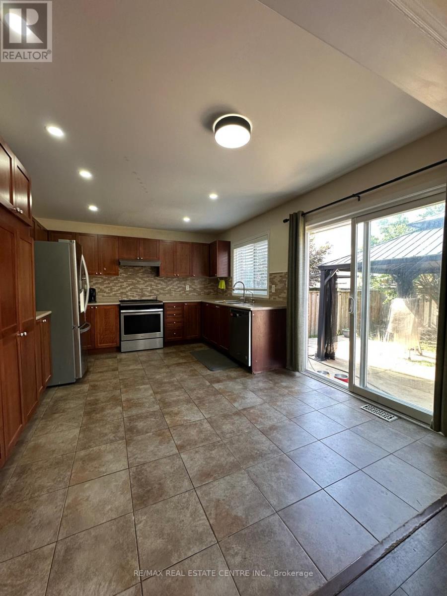 Main - 10 Chudleigh Avenue, Brampton, Ontario  L6X 0N1 - Photo 6 - W13747612