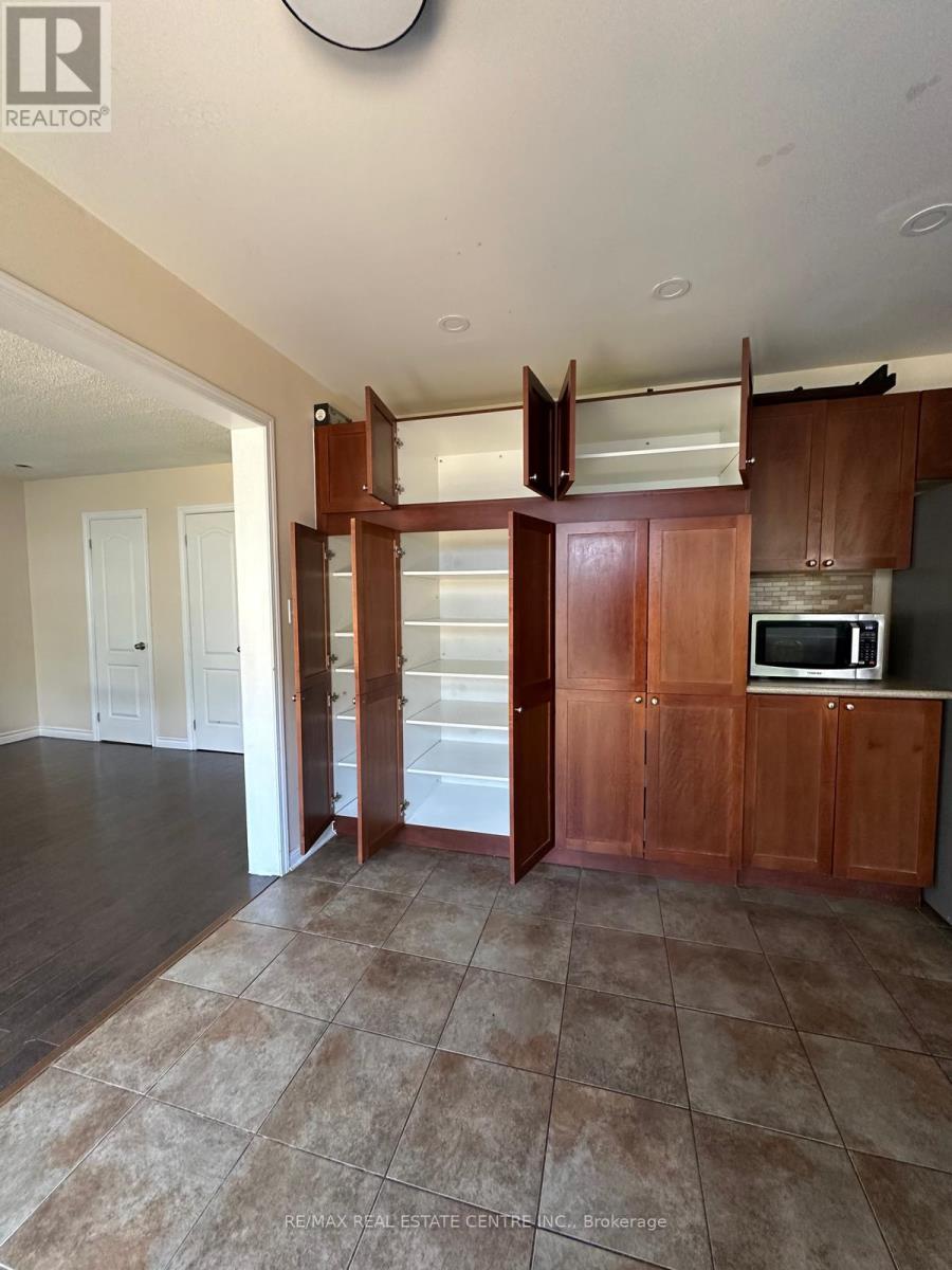 Main - 10 Chudleigh Avenue, Brampton, Ontario  L6X 0N1 - Photo 7 - W13747612