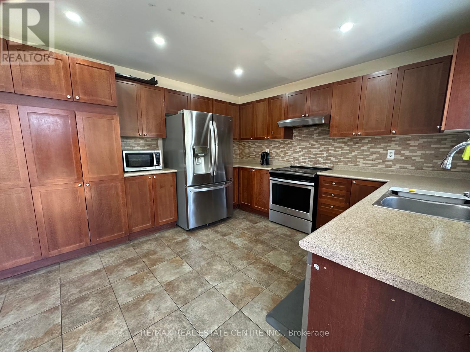 Main - 10 Chudleigh Avenue, Brampton, Ontario  L6X 0N1 - Photo 4 - W13747612