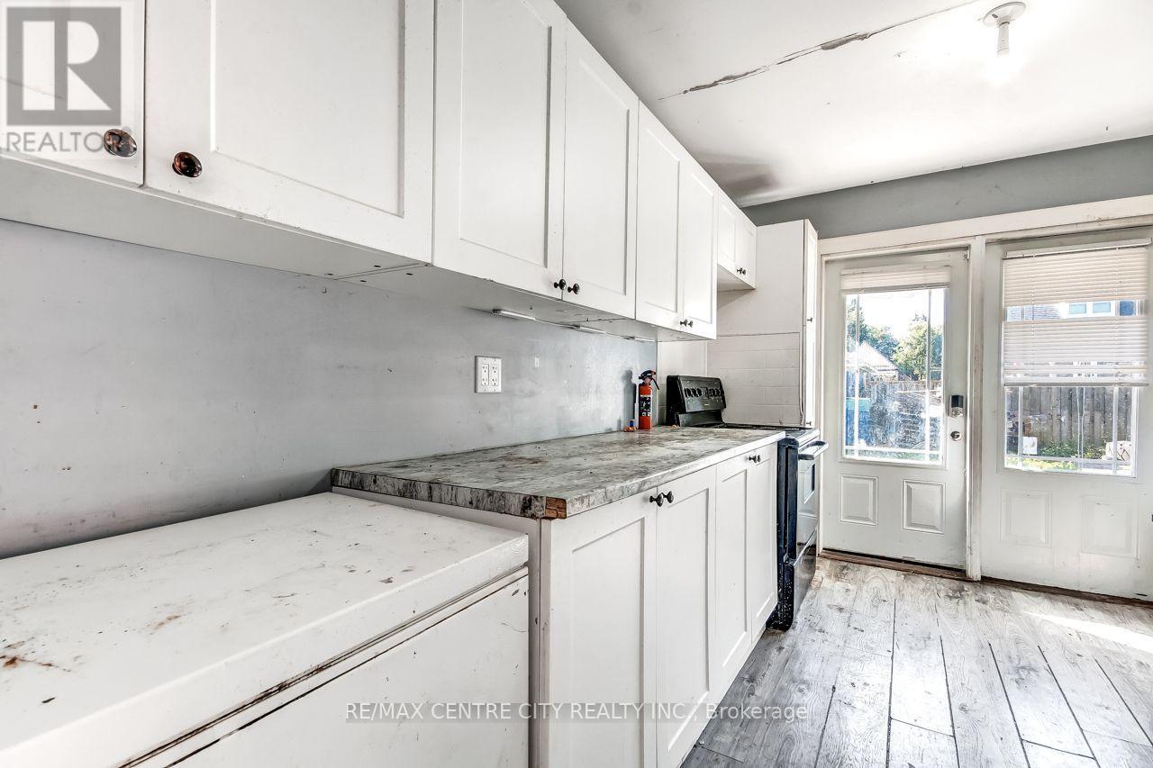 45 Locust Street, St. Thomas, Ontario  N5R 2C2 - Photo 9 - X13779048