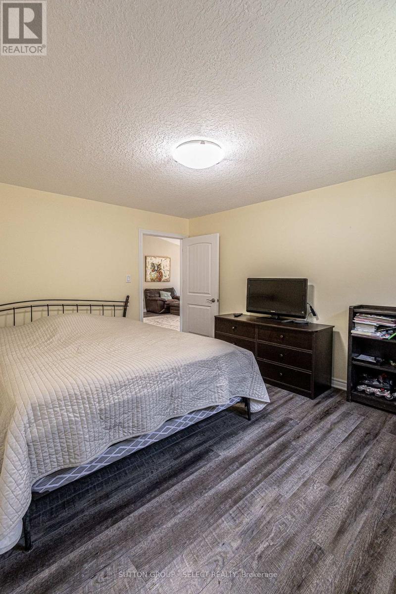 24 Brooker Trail, Thames Centre, Ontario  N0M 2P0 - Photo 12 - X13779098