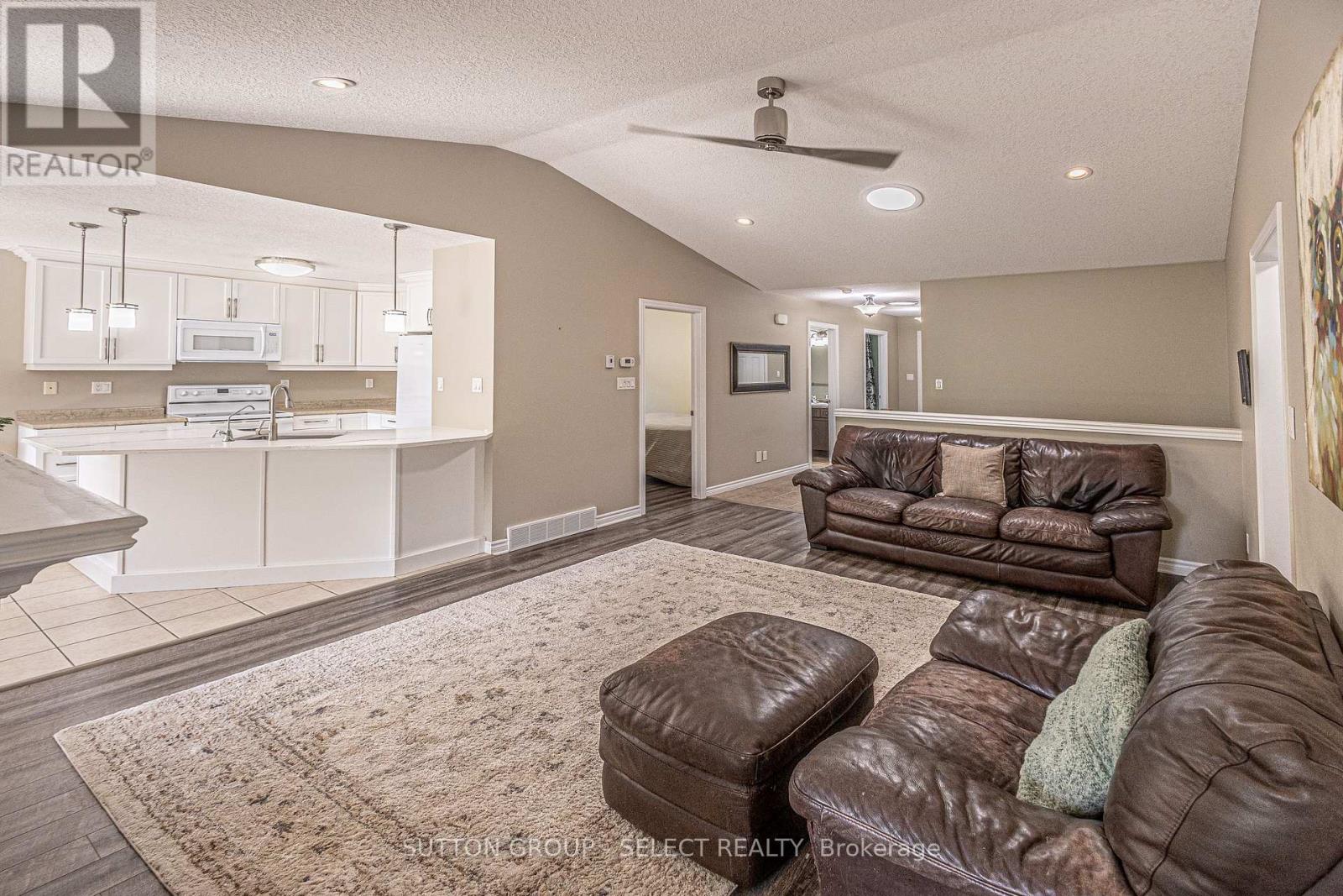 24 Brooker Trail, Thames Centre, Ontario  N0M 2P0 - Photo 13 - X13779098