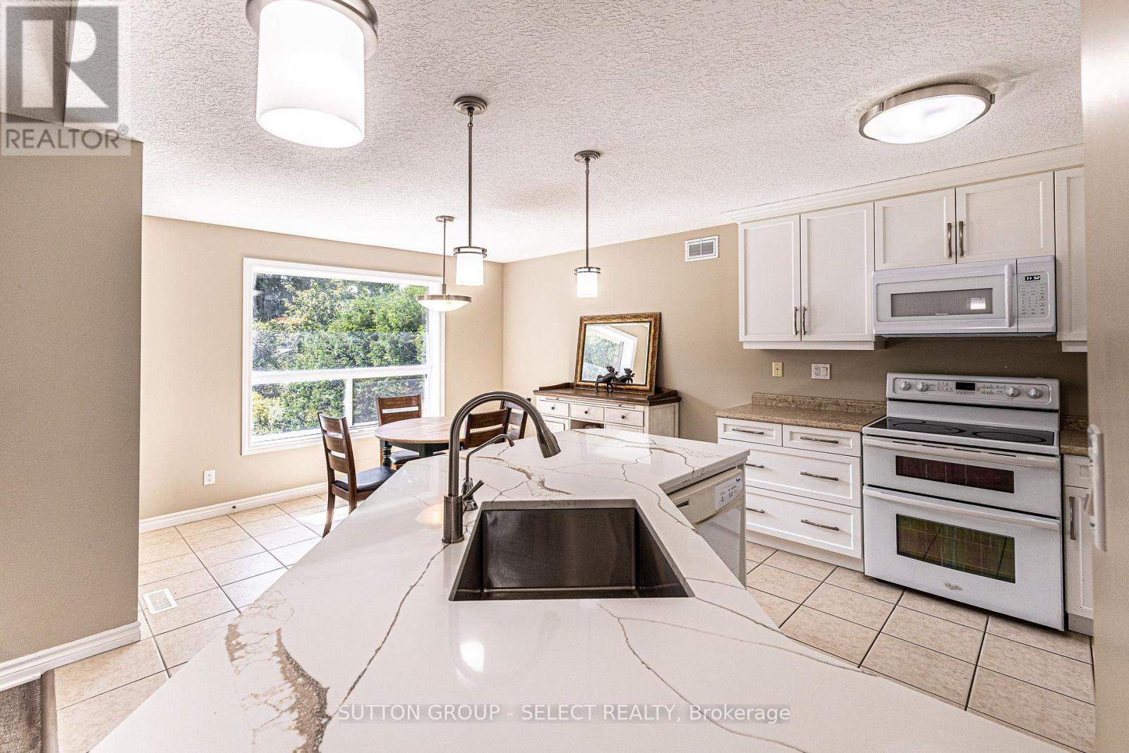24 Brooker Trail, Thames Centre, Ontario  N0M 2P0 - Photo 15 - X13779098