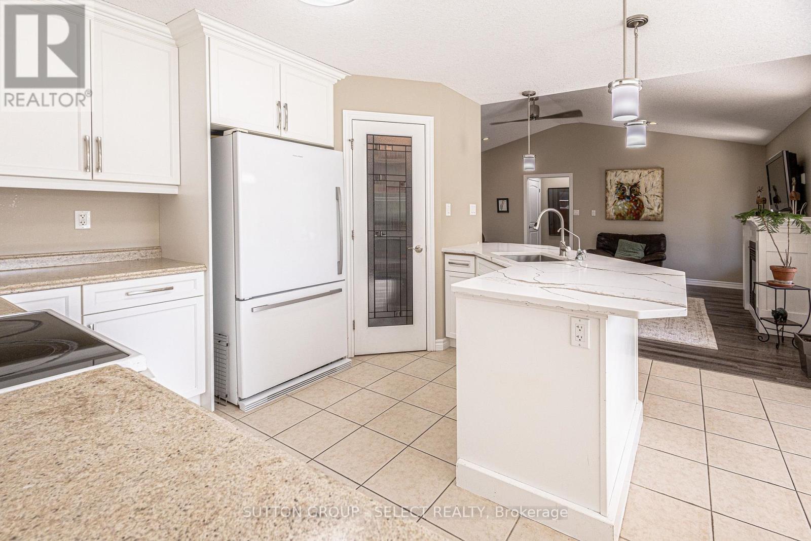 24 Brooker Trail, Thames Centre, Ontario  N0M 2P0 - Photo 17 - X13779098